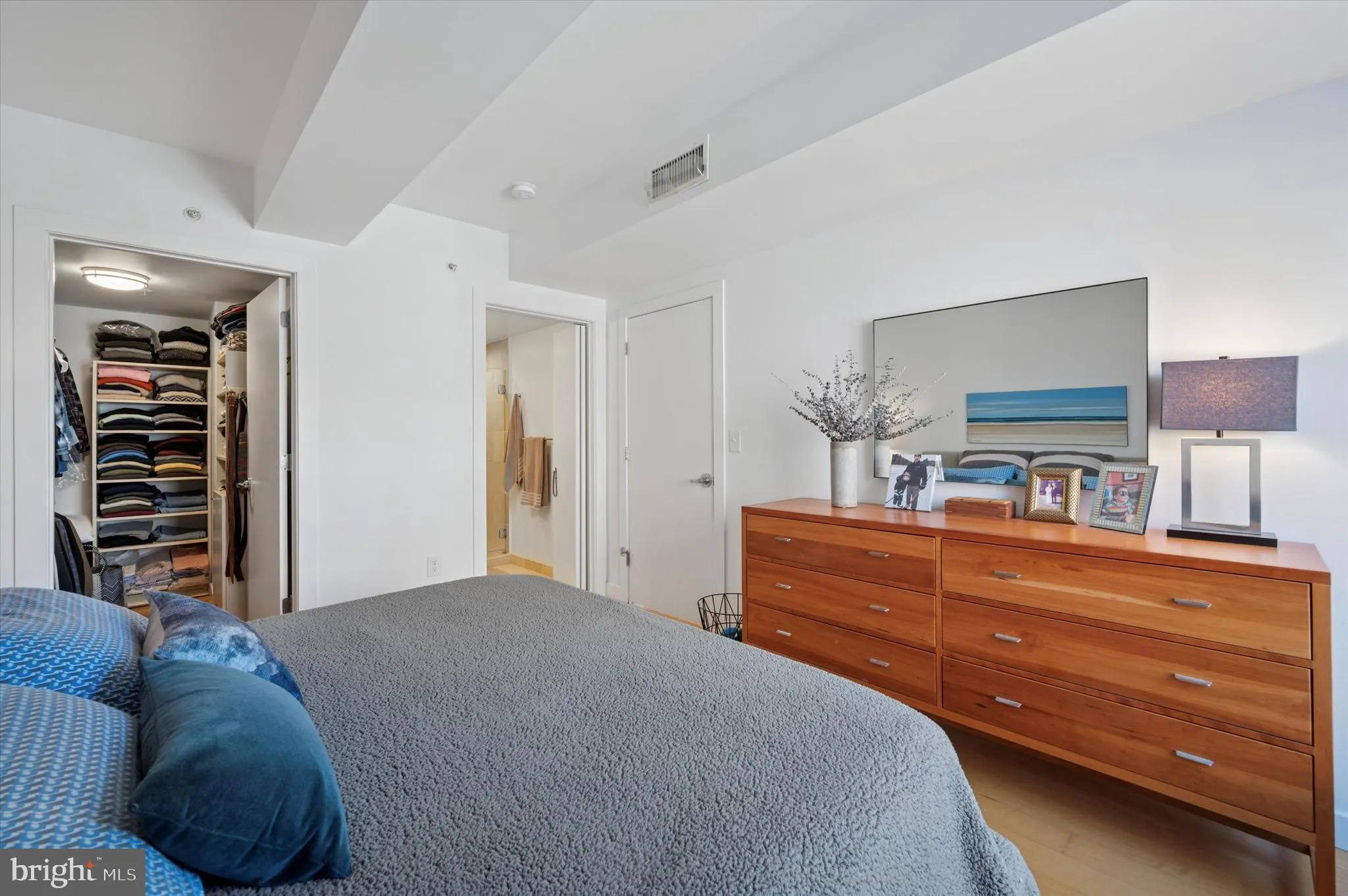 Philadelphia, Pennsylvania 19107, United States, 2 Bedrooms Bedrooms, ,2 BathroomsBathrooms,Residential,Active,95233