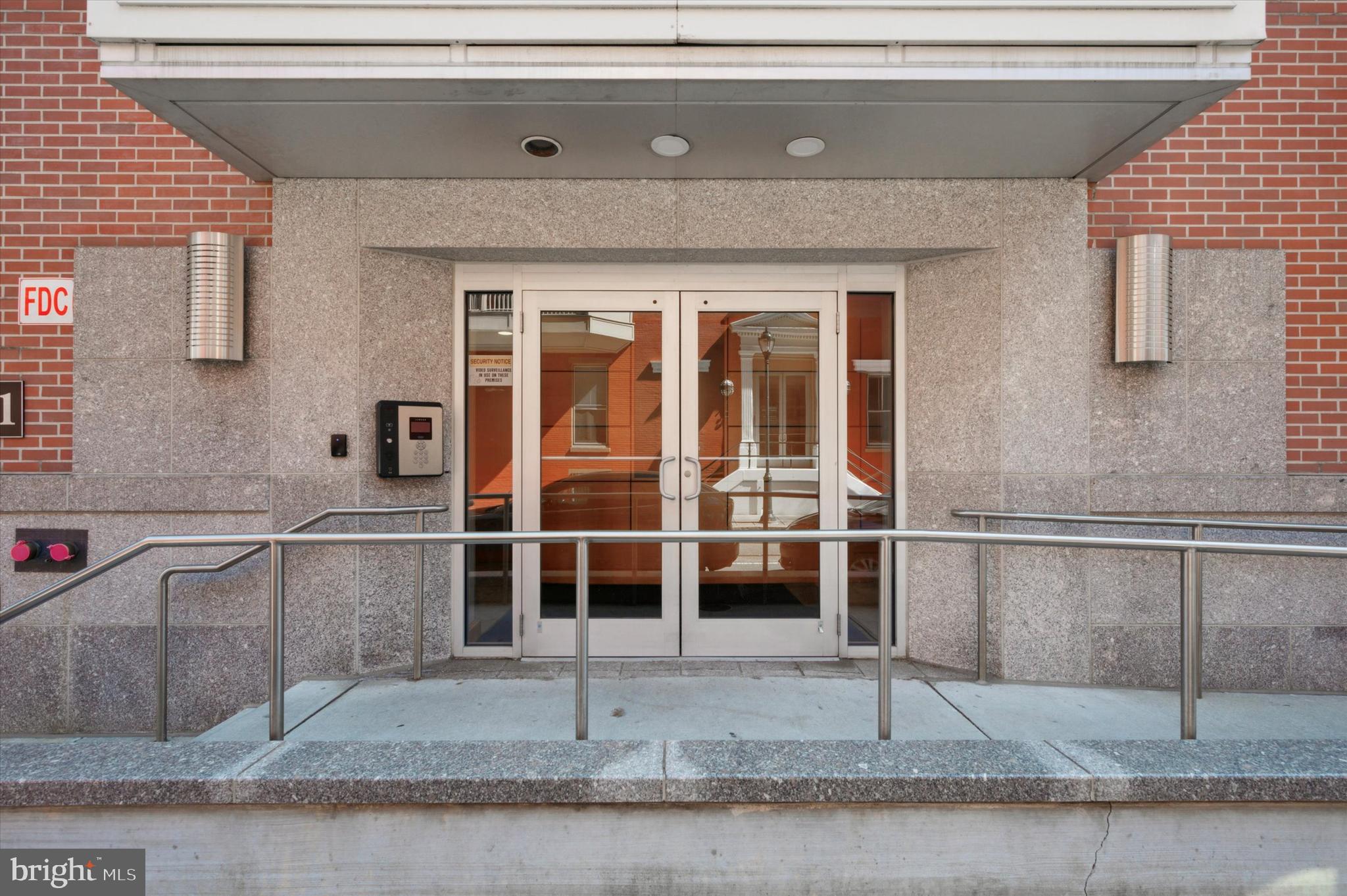 1034 SPRUCE STREET 303