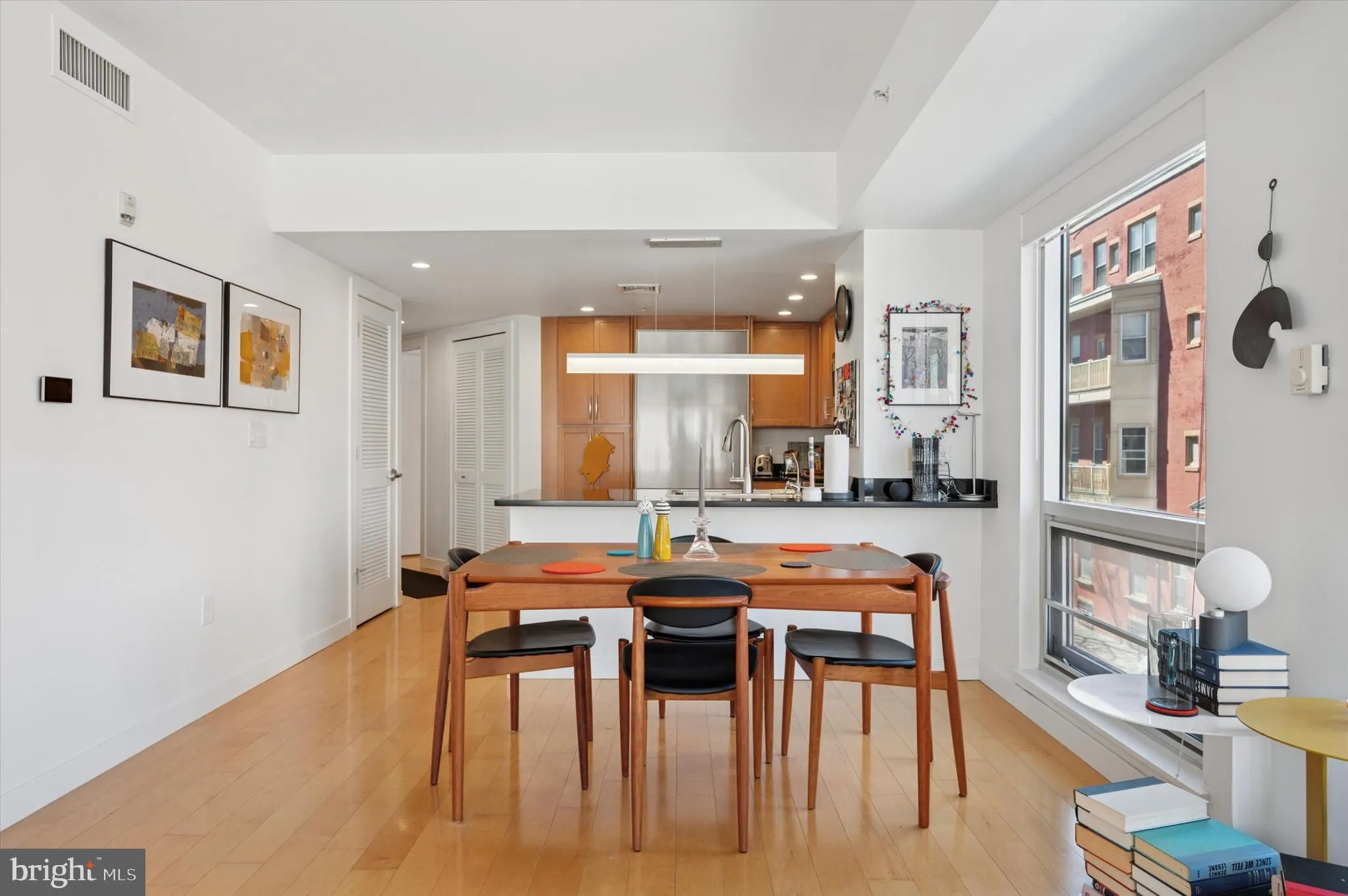 Philadelphia, Pennsylvania 19107, United States, 2 Bedrooms Bedrooms, ,2 BathroomsBathrooms,Residential,Active,95233