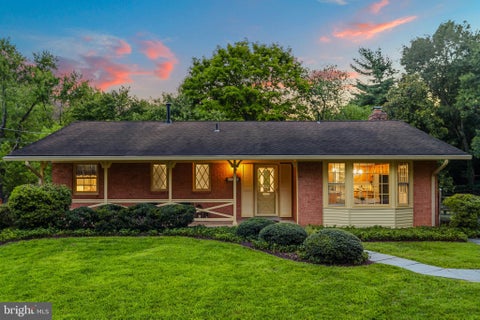 Photo of 11906 Renwood Lane, NORTH BETHESDA, MD 20852 (MLS # MDMC2246680)
