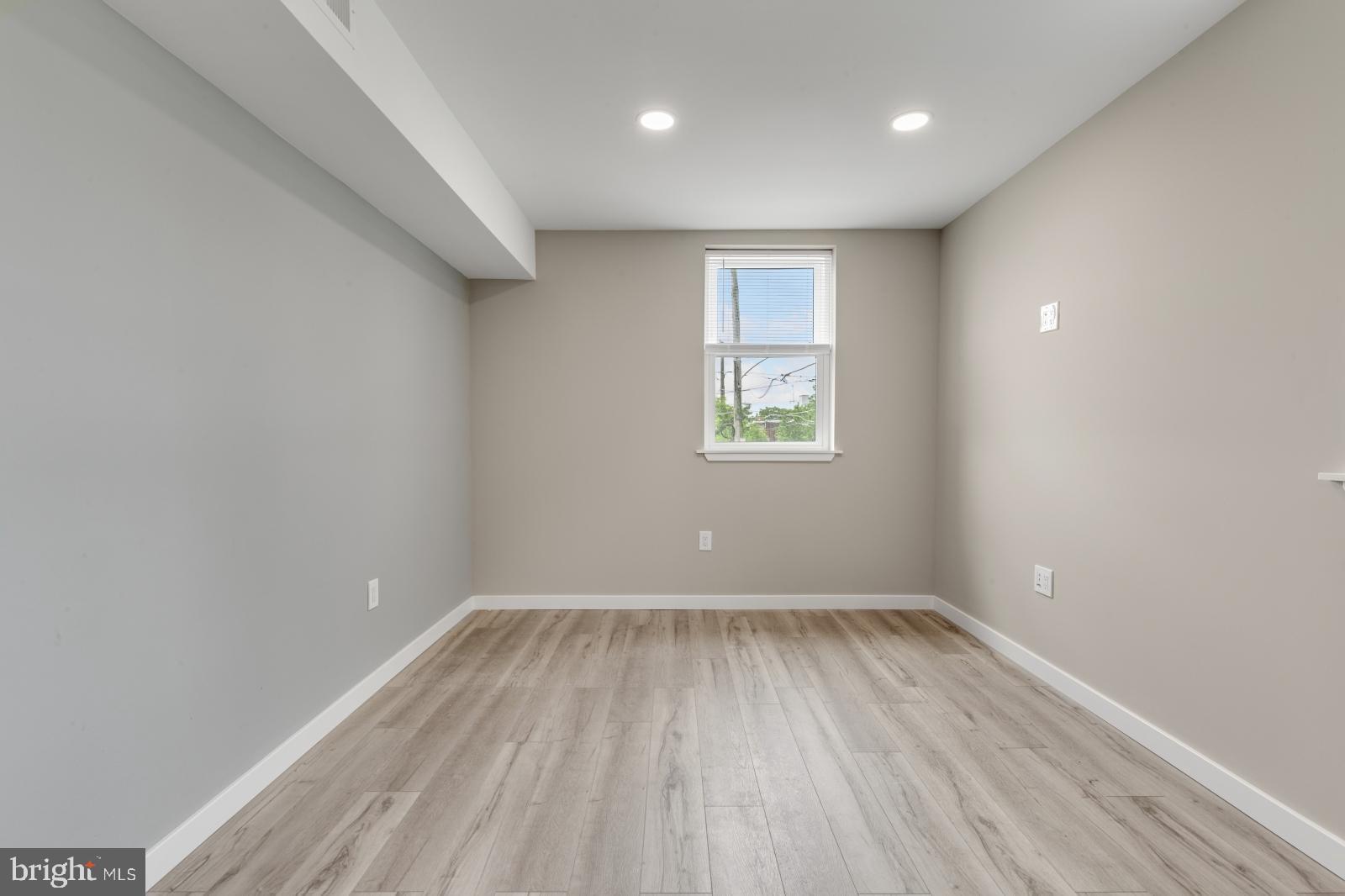 KENSINGTON - Residential Lease