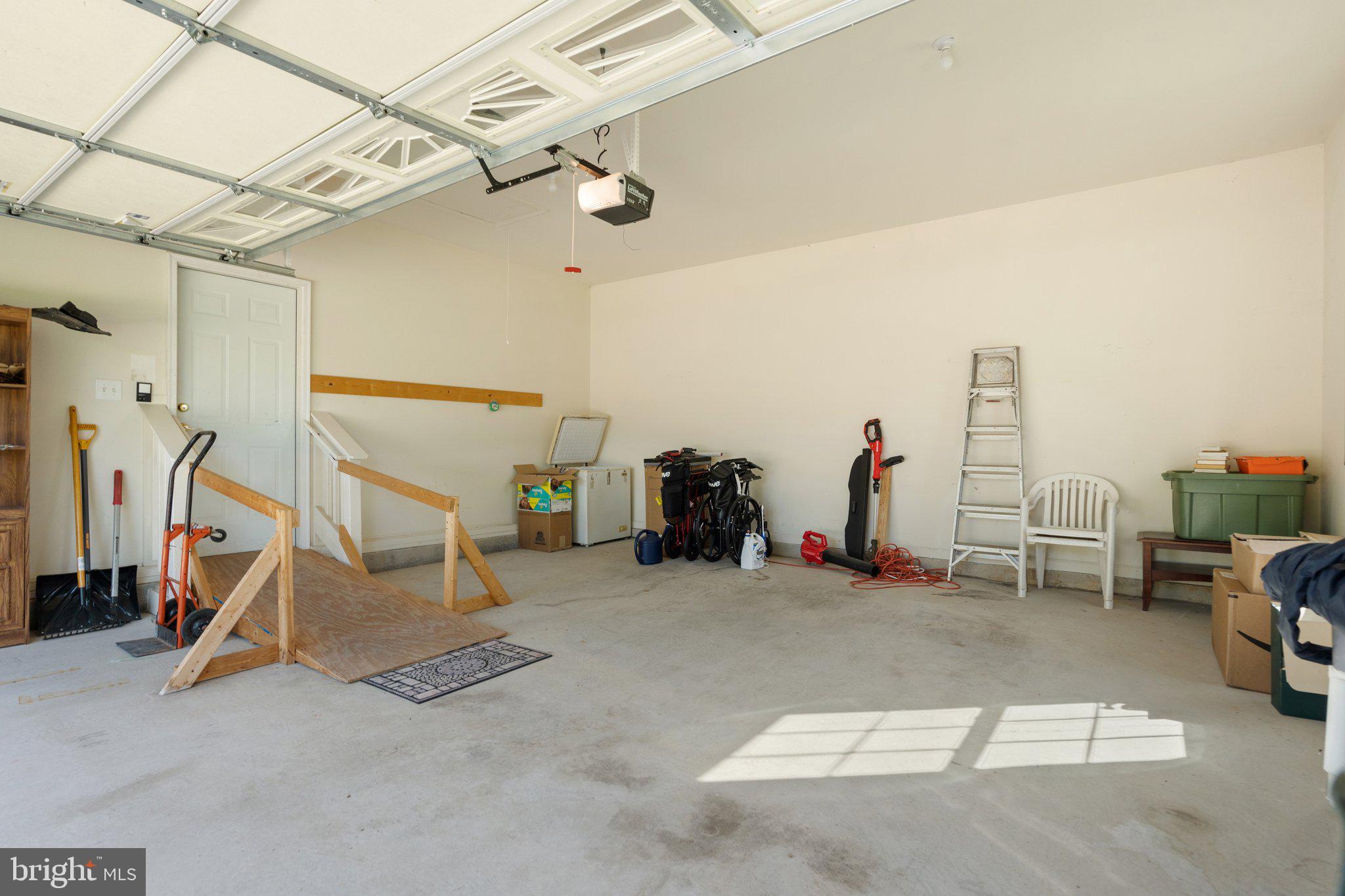 KINGS MANOR - Residential