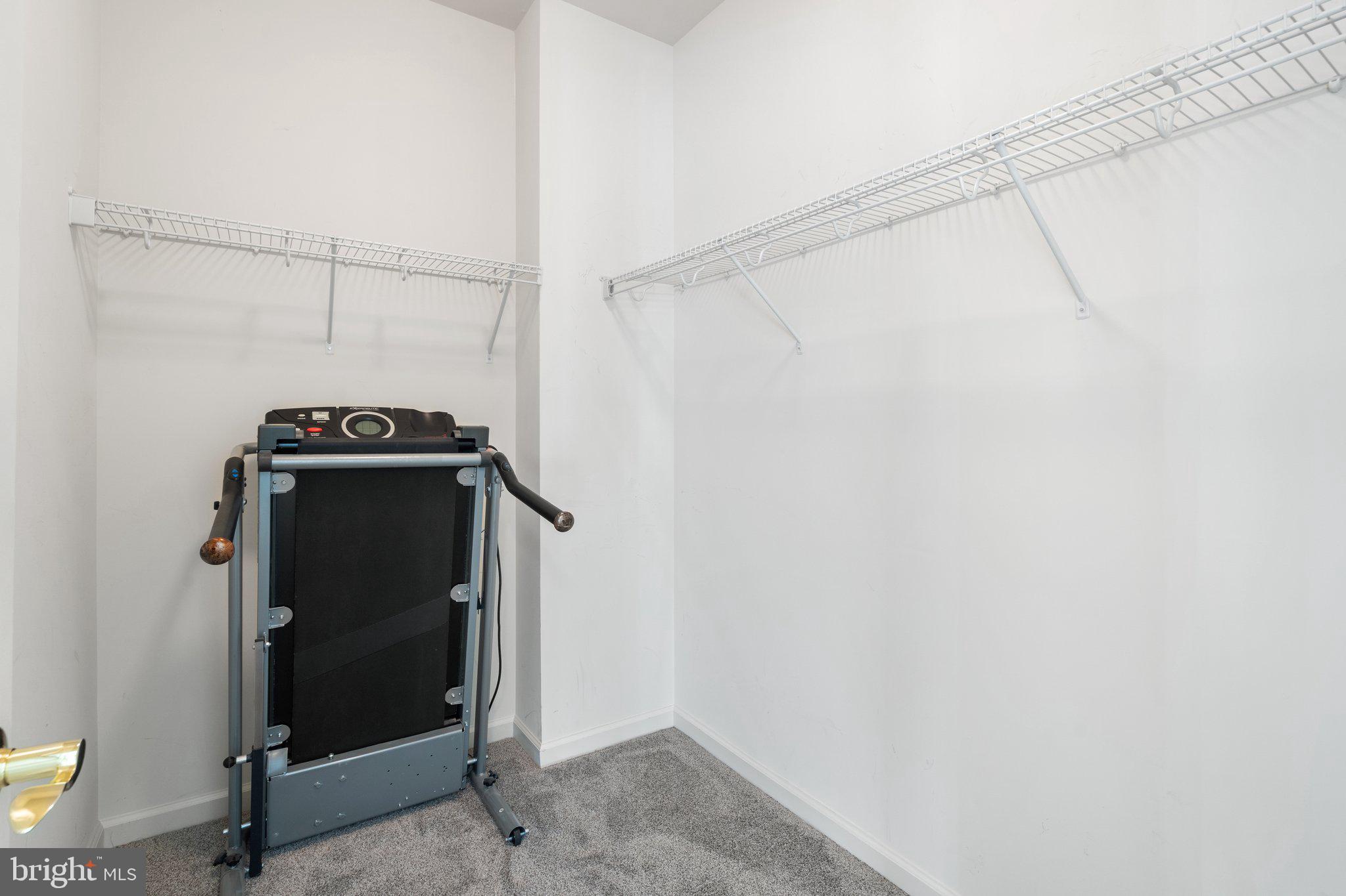 KINGS MANOR - Residential