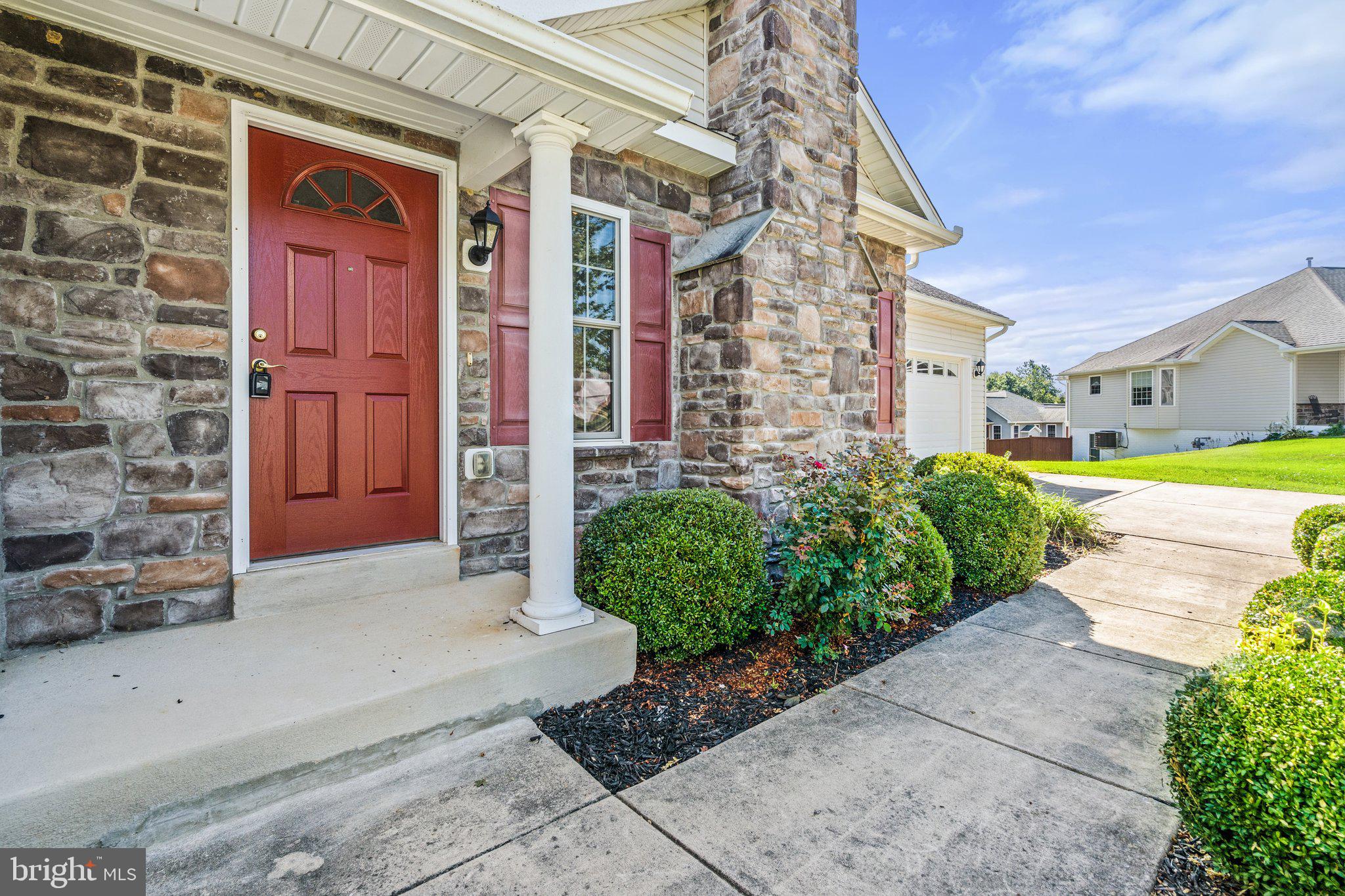 KINGS MANOR - Residential