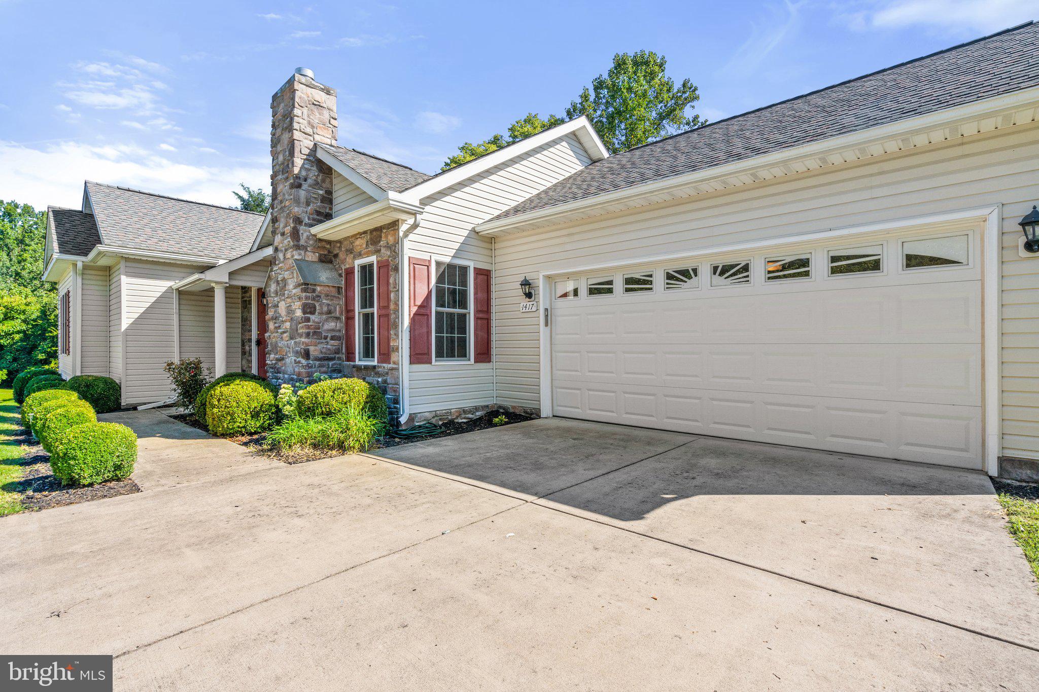 KINGS MANOR - Residential