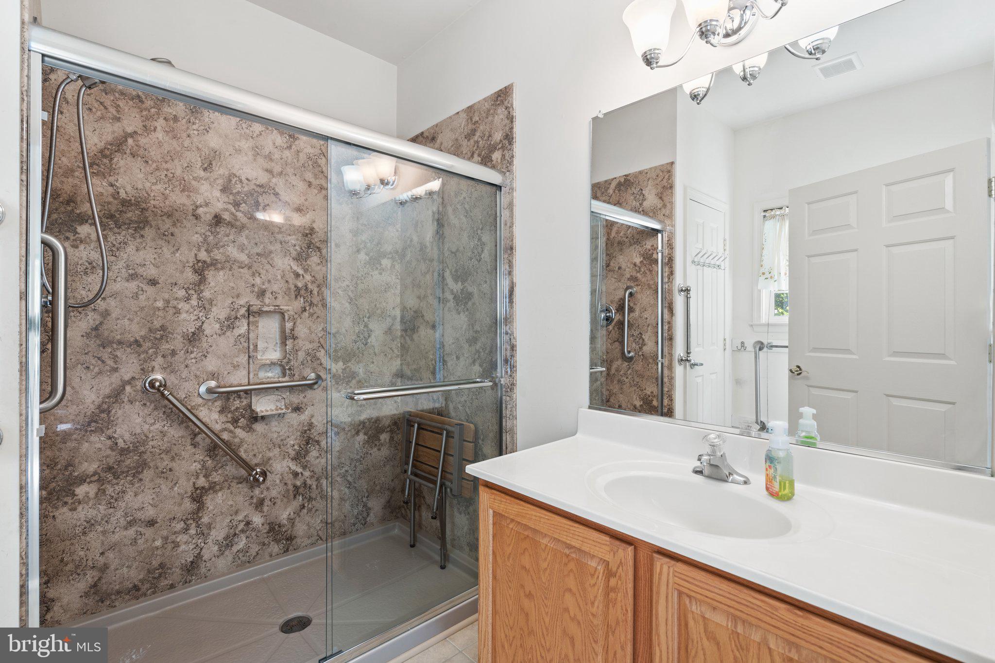 KINGS MANOR - Residential