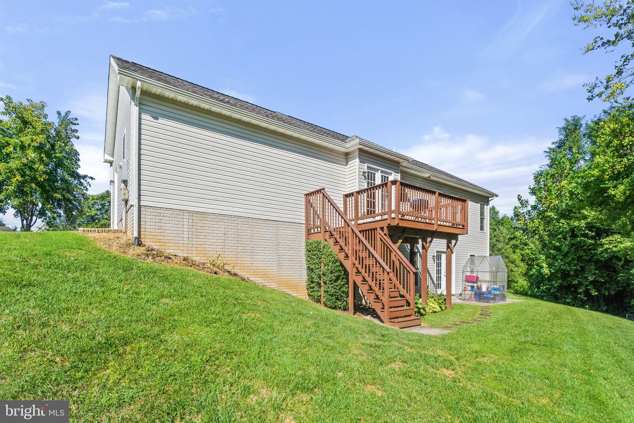 KINGS MANOR - Residential