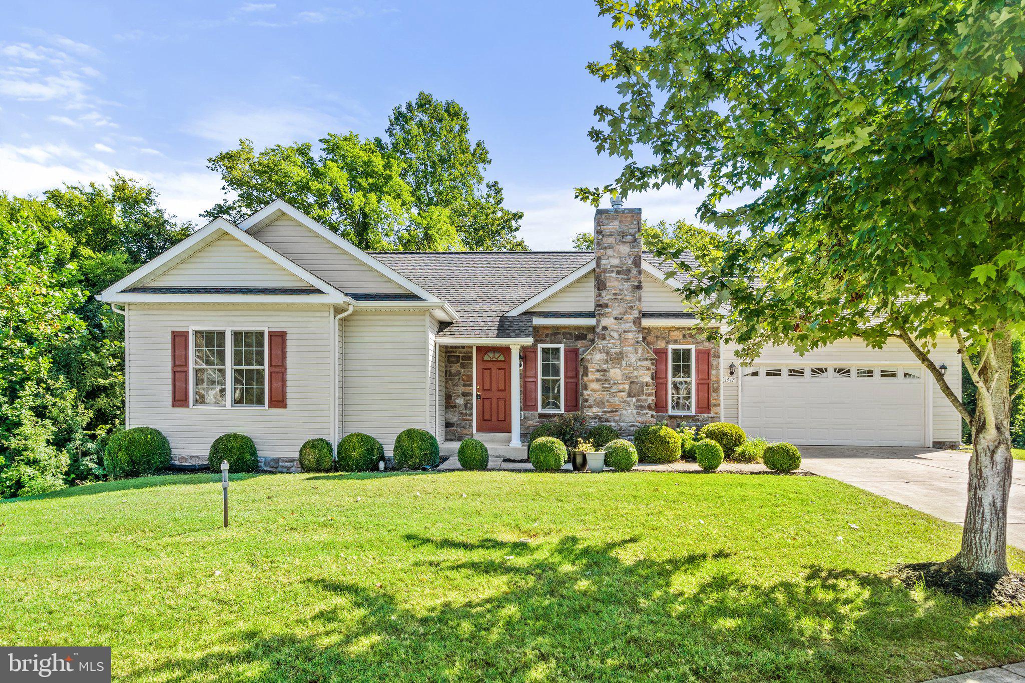 KINGS MANOR - Residential