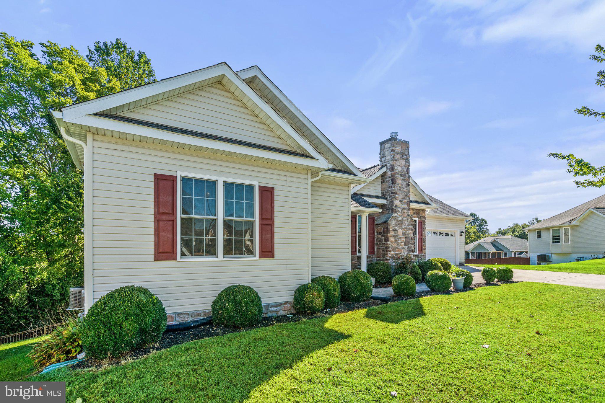 KINGS MANOR - Residential