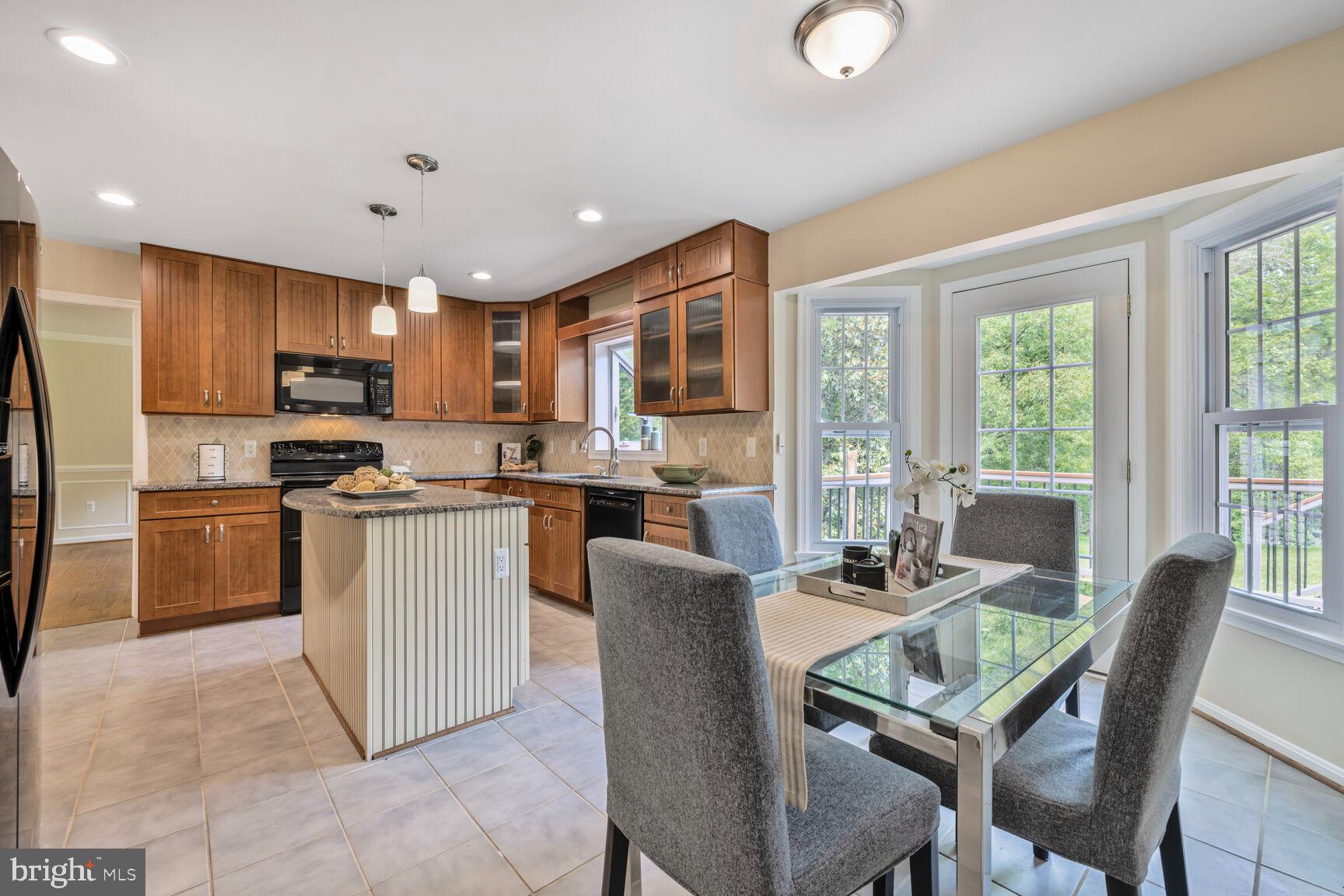 QUINCE ORCHARD MANOR - Residential