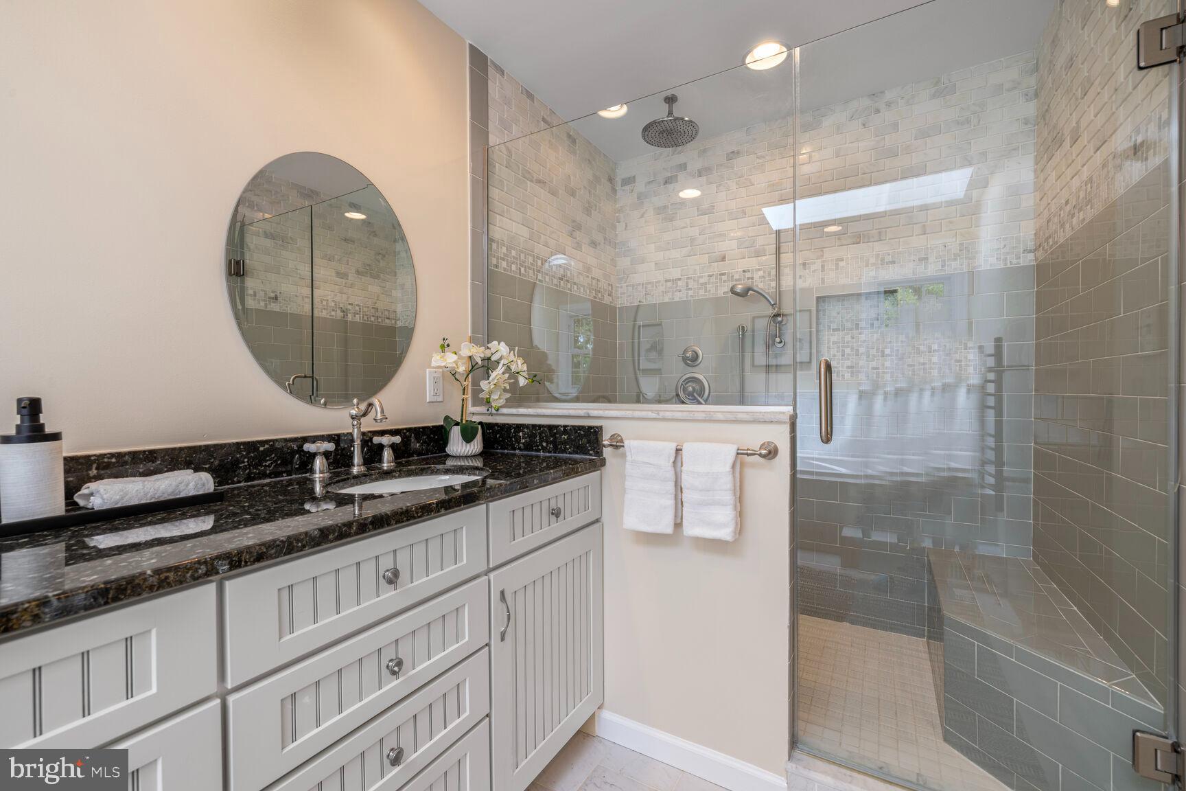 QUINCE ORCHARD MANOR - Residential