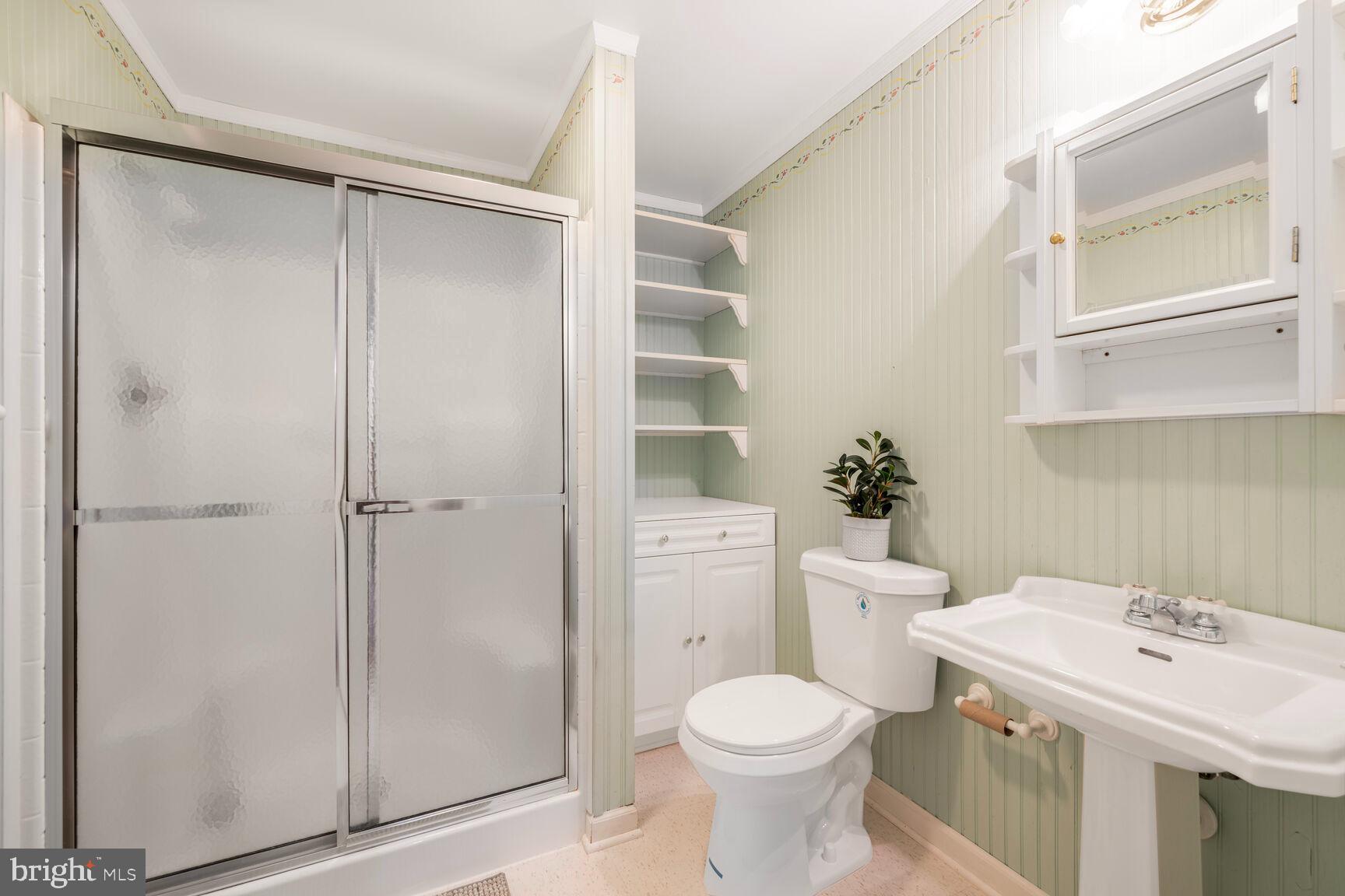 QUINCE ORCHARD MANOR - Residential