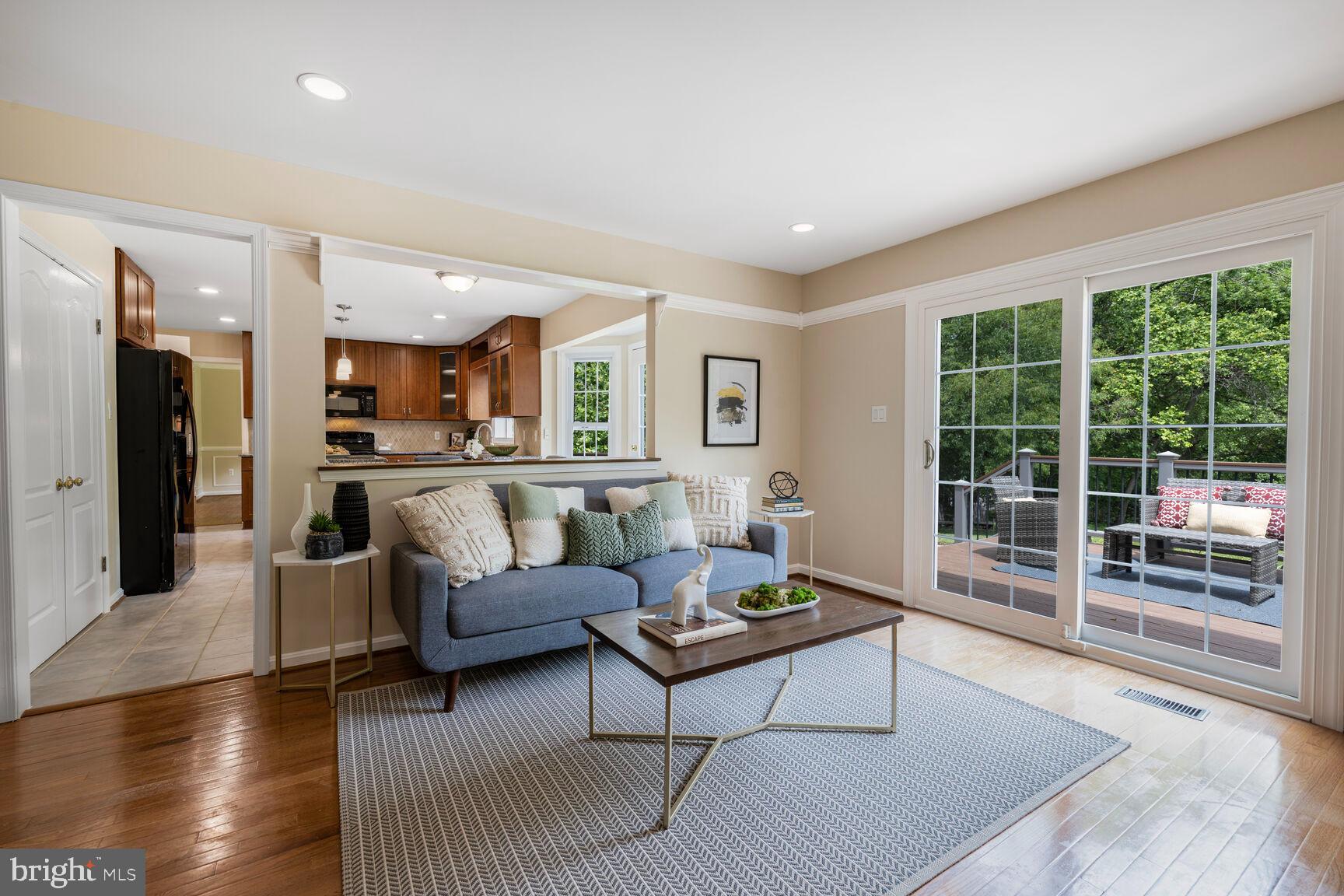 QUINCE ORCHARD MANOR - Residential