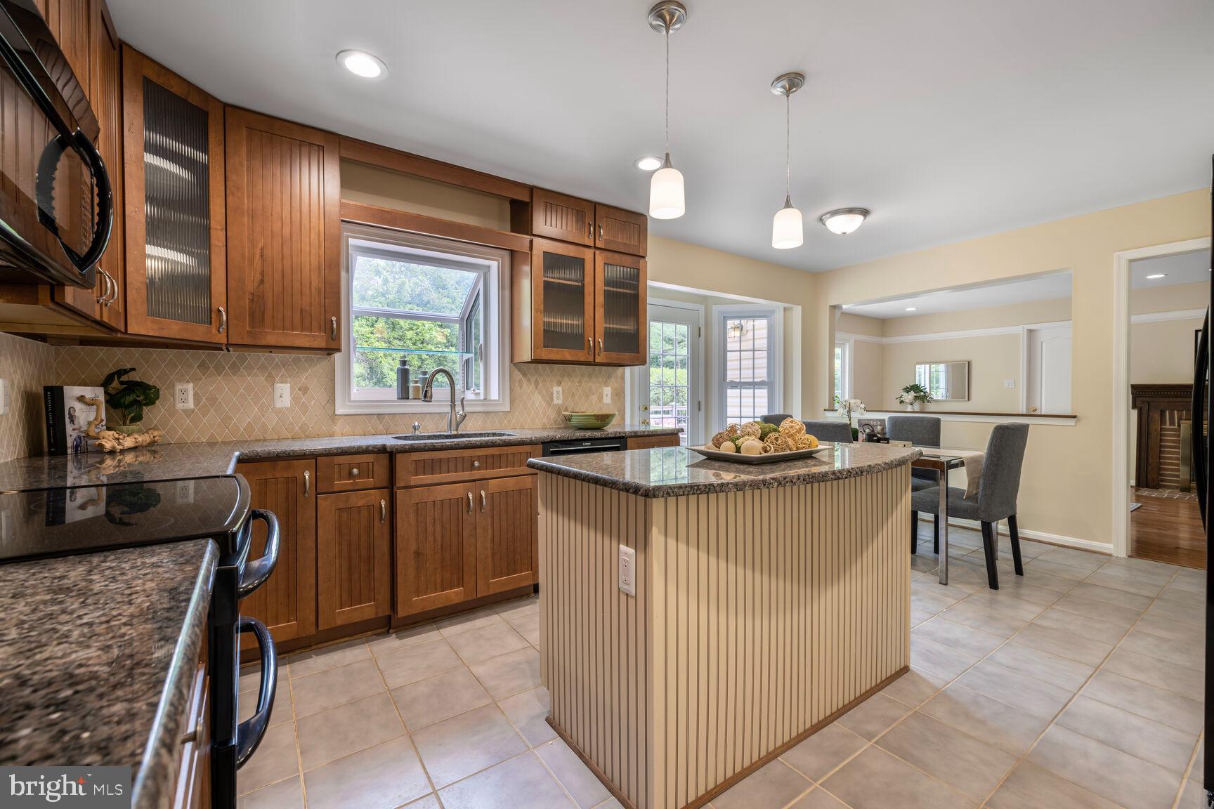 QUINCE ORCHARD MANOR - Residential