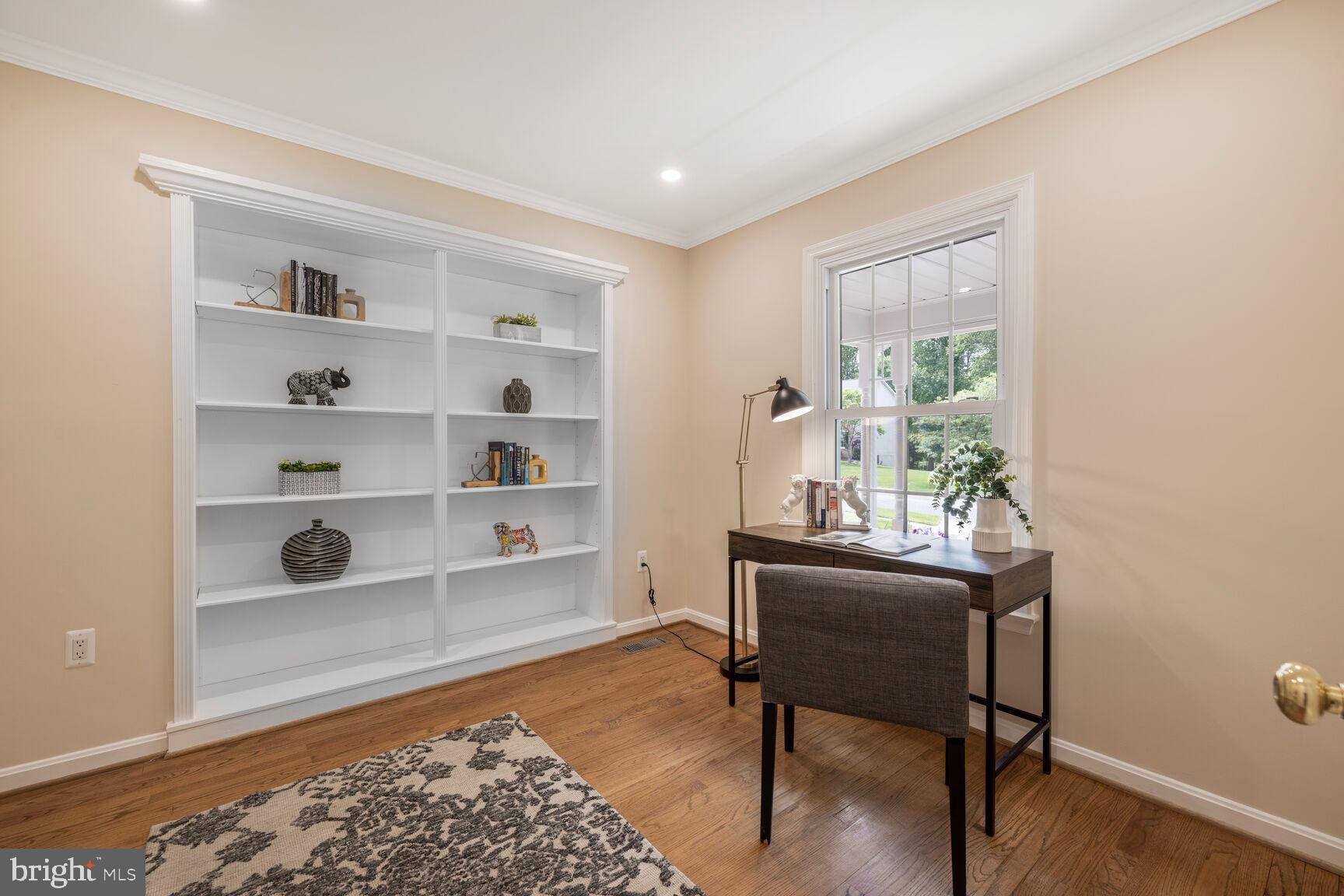 QUINCE ORCHARD MANOR - Residential