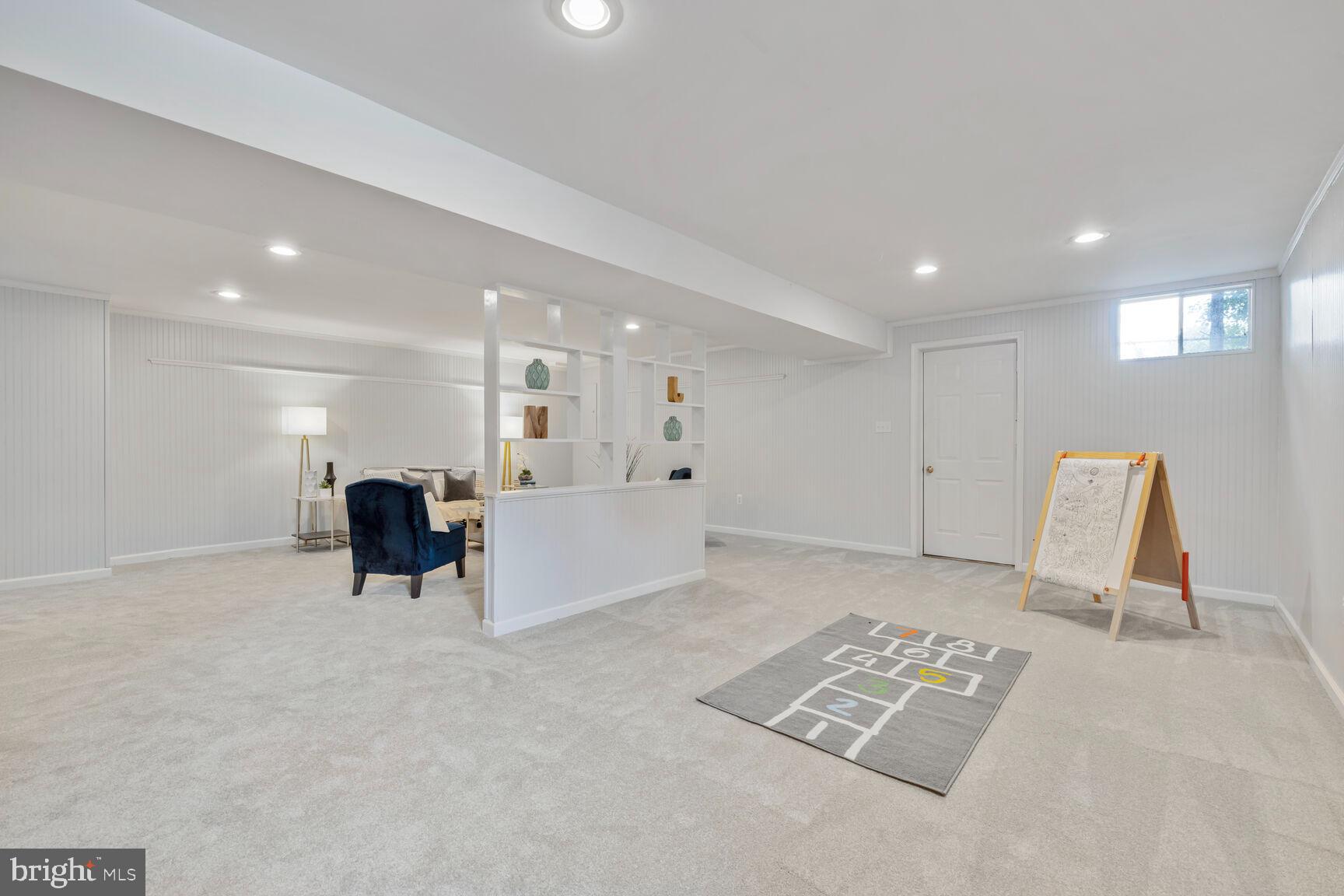 QUINCE ORCHARD MANOR - Residential