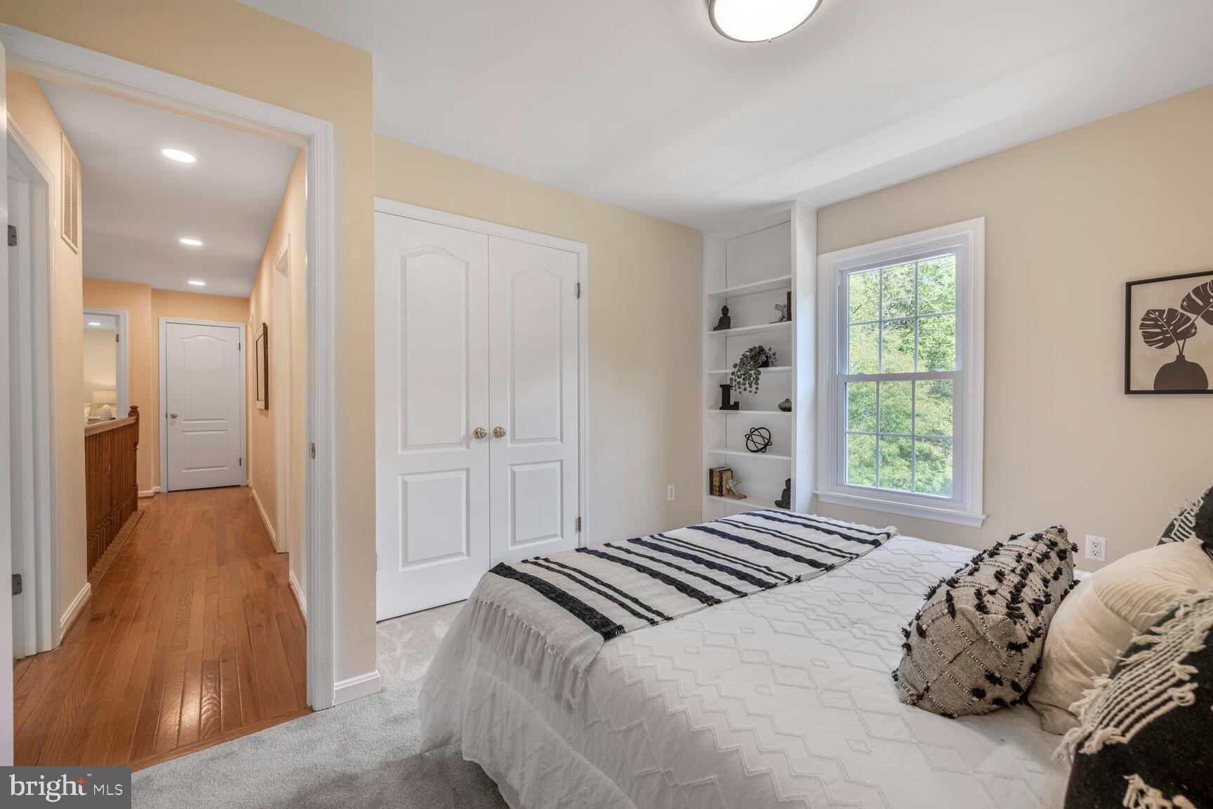 QUINCE ORCHARD MANOR - Residential