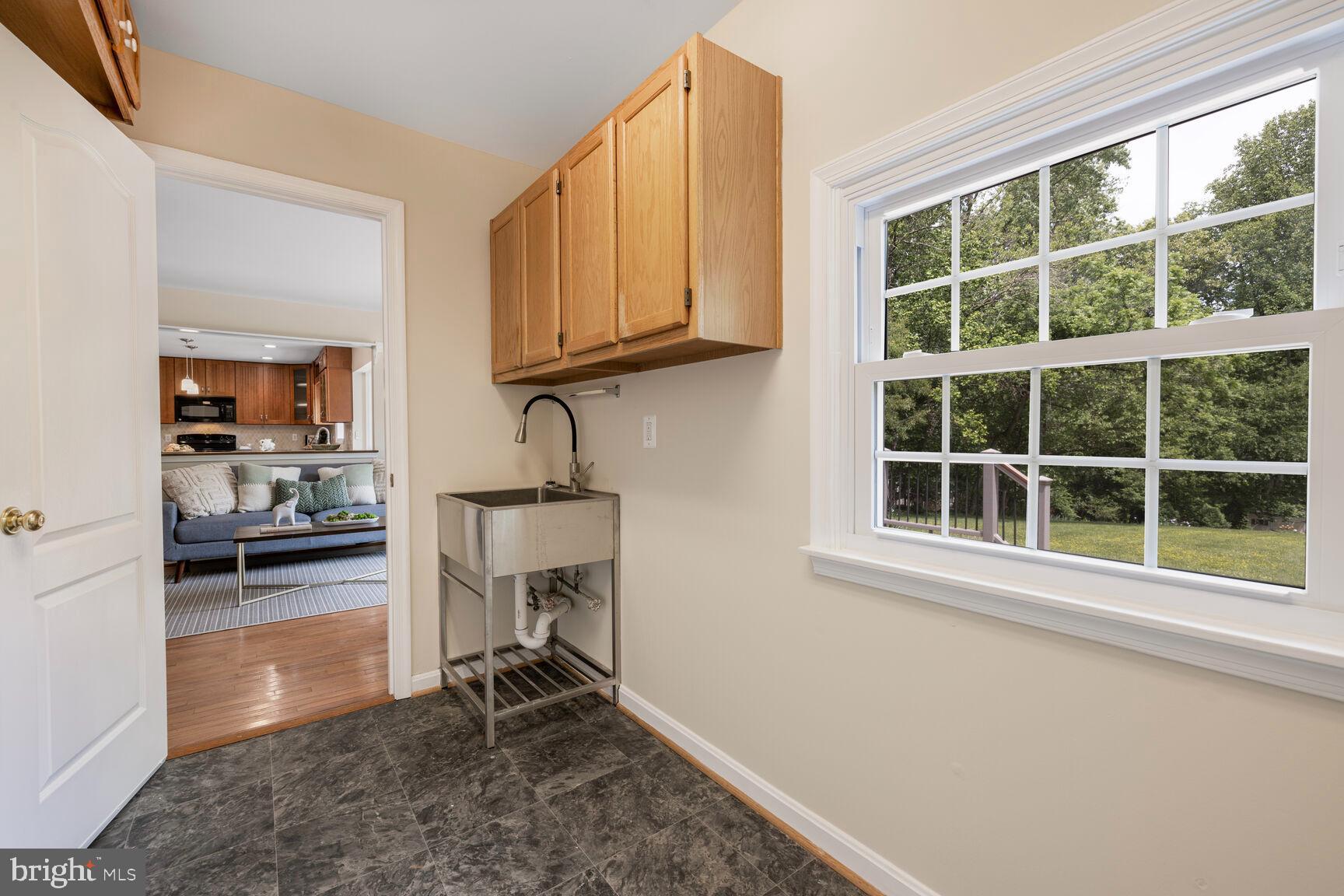 QUINCE ORCHARD MANOR - Residential