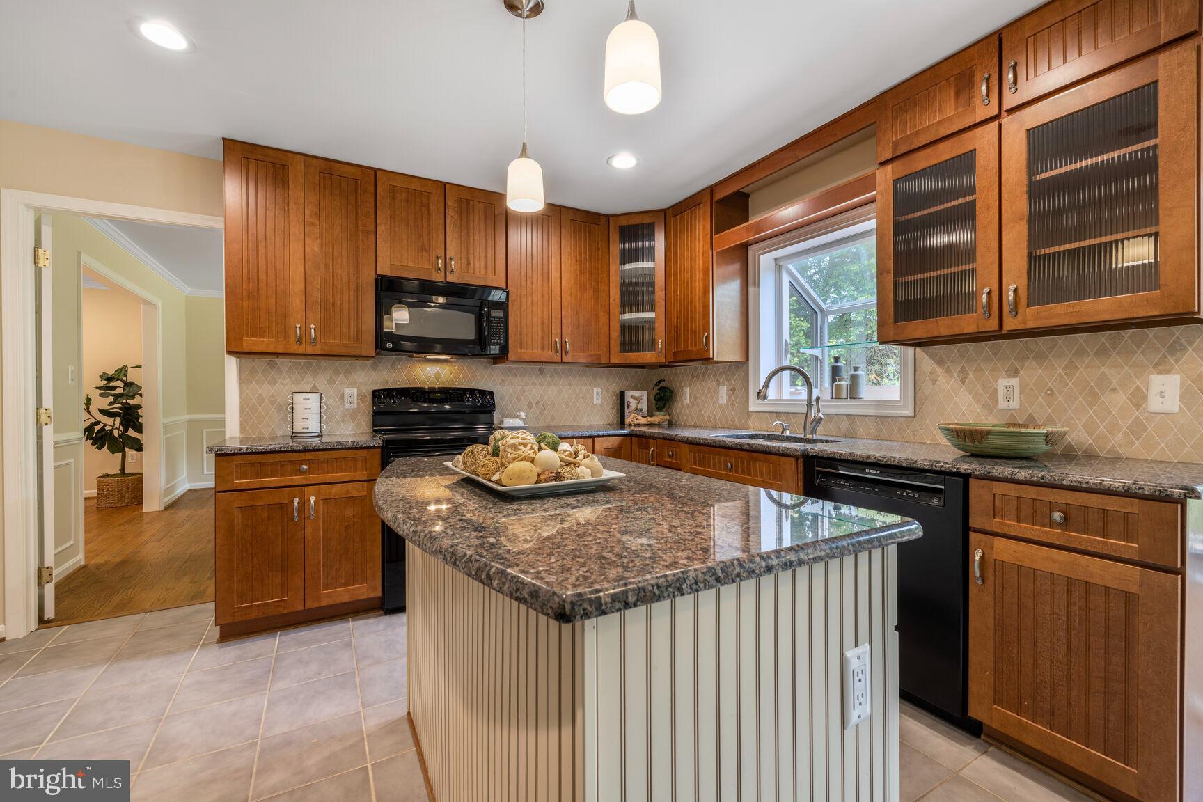 QUINCE ORCHARD MANOR - Residential