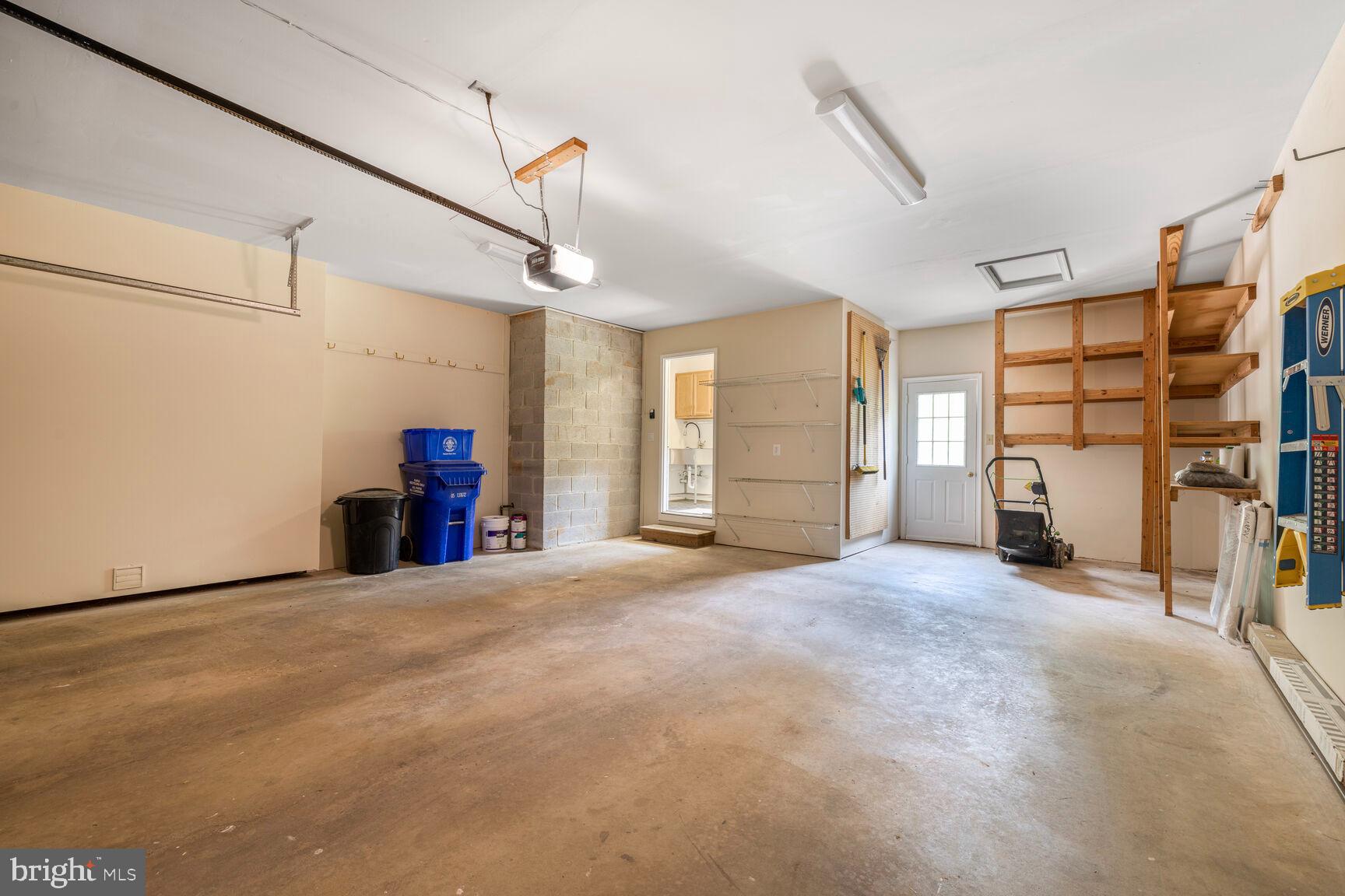 QUINCE ORCHARD MANOR - Residential