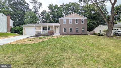 Photo of 1216 Bradfield Drive SW, LEESBURG, VA 20175 (MLS # VALO2128080)