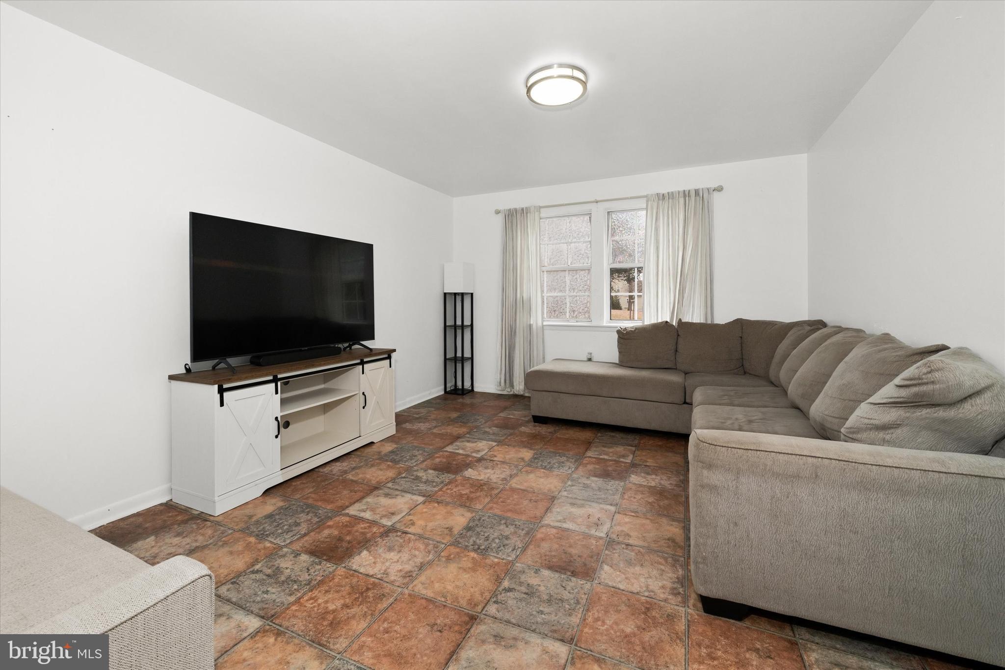 LOWER OXFORD TWP - Residential