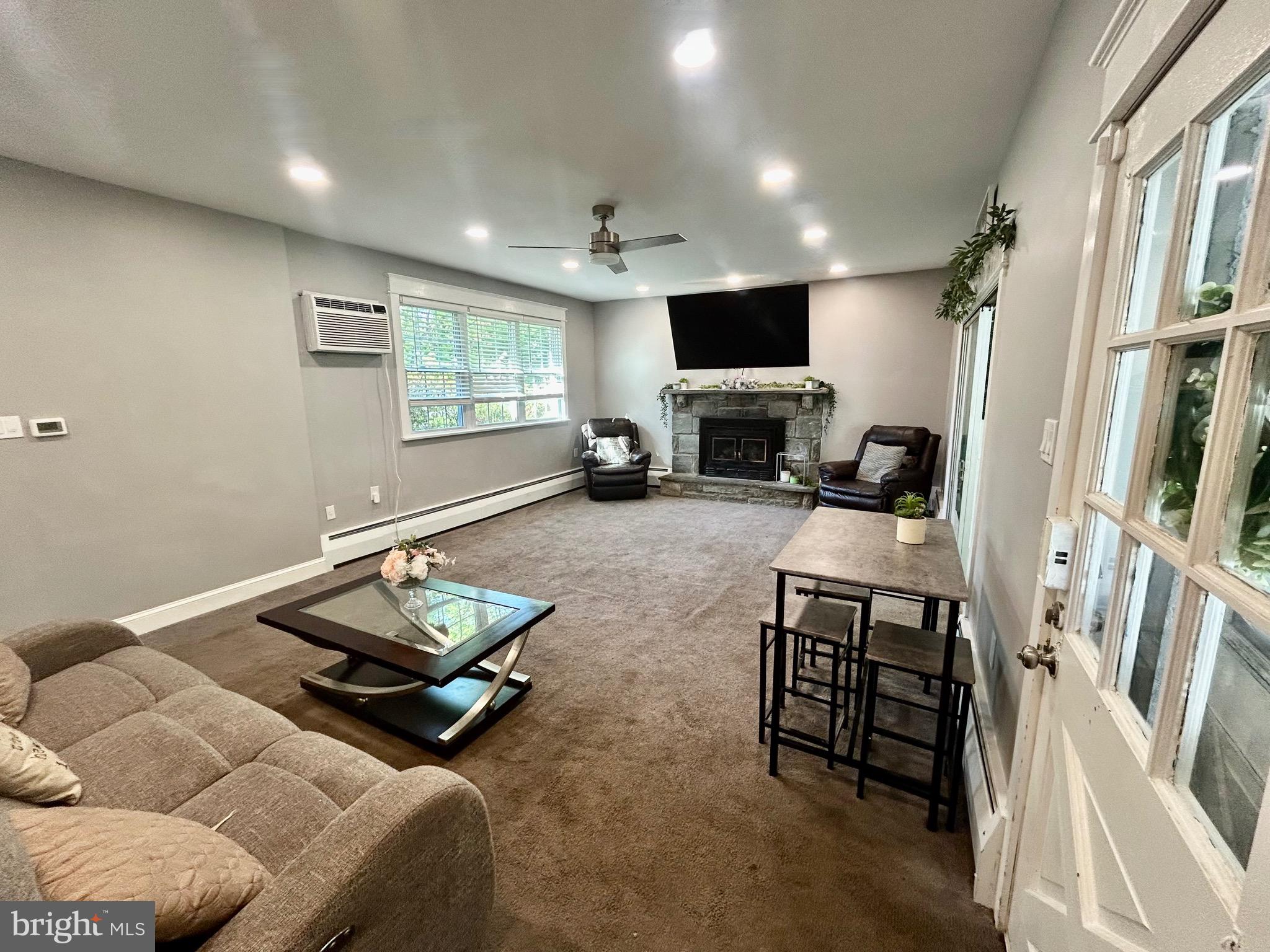 ARONIMINK ESTATES - Residential