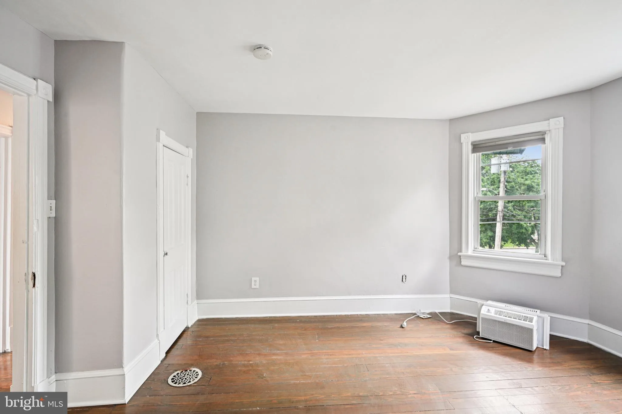 Glassboro, New Jersey 08028, United States, 5 Bedrooms Bedrooms, ,2 BathroomsBathrooms,Residential,Active,150042