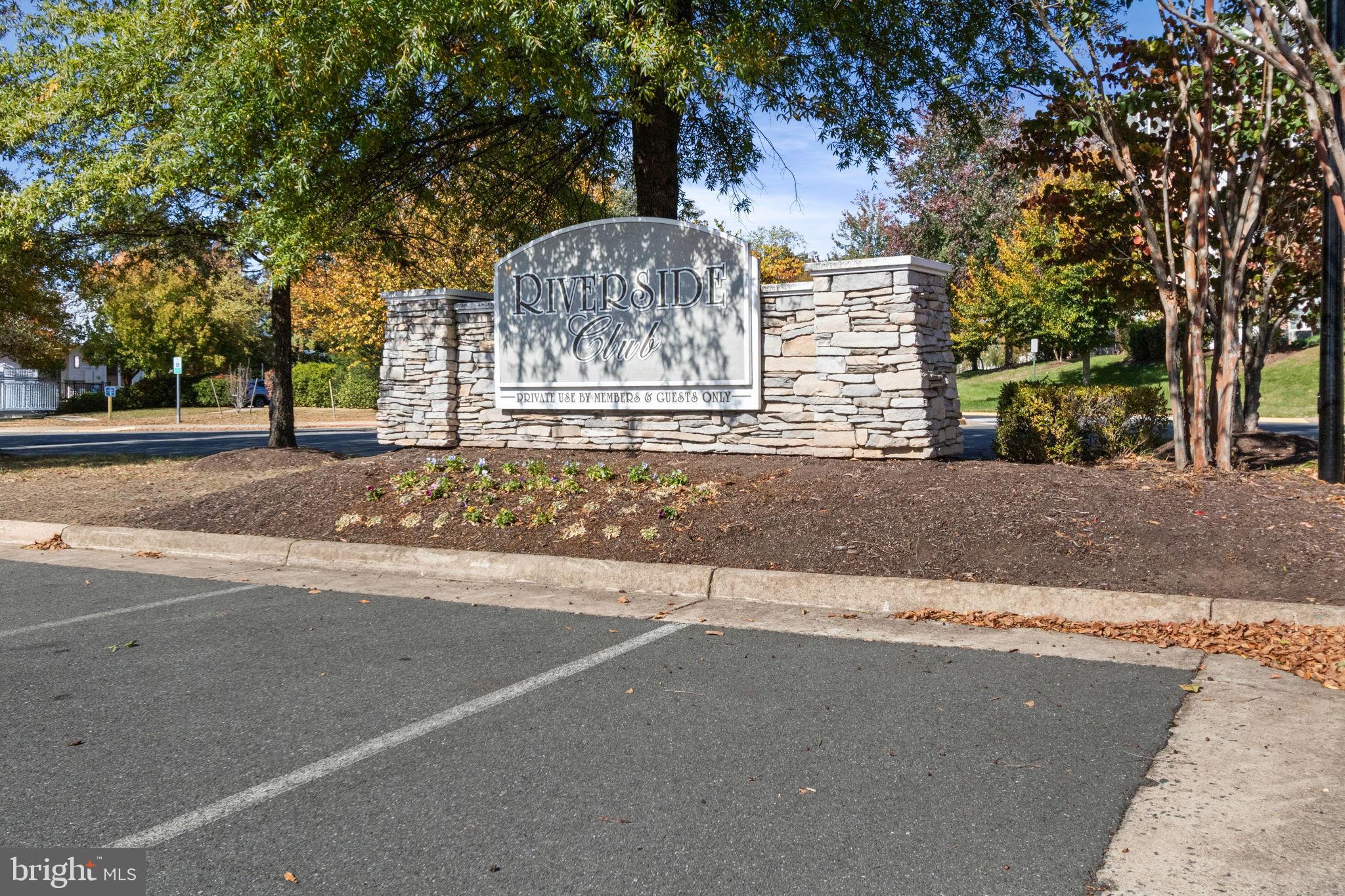 RIVERSIDE STATION - Residential