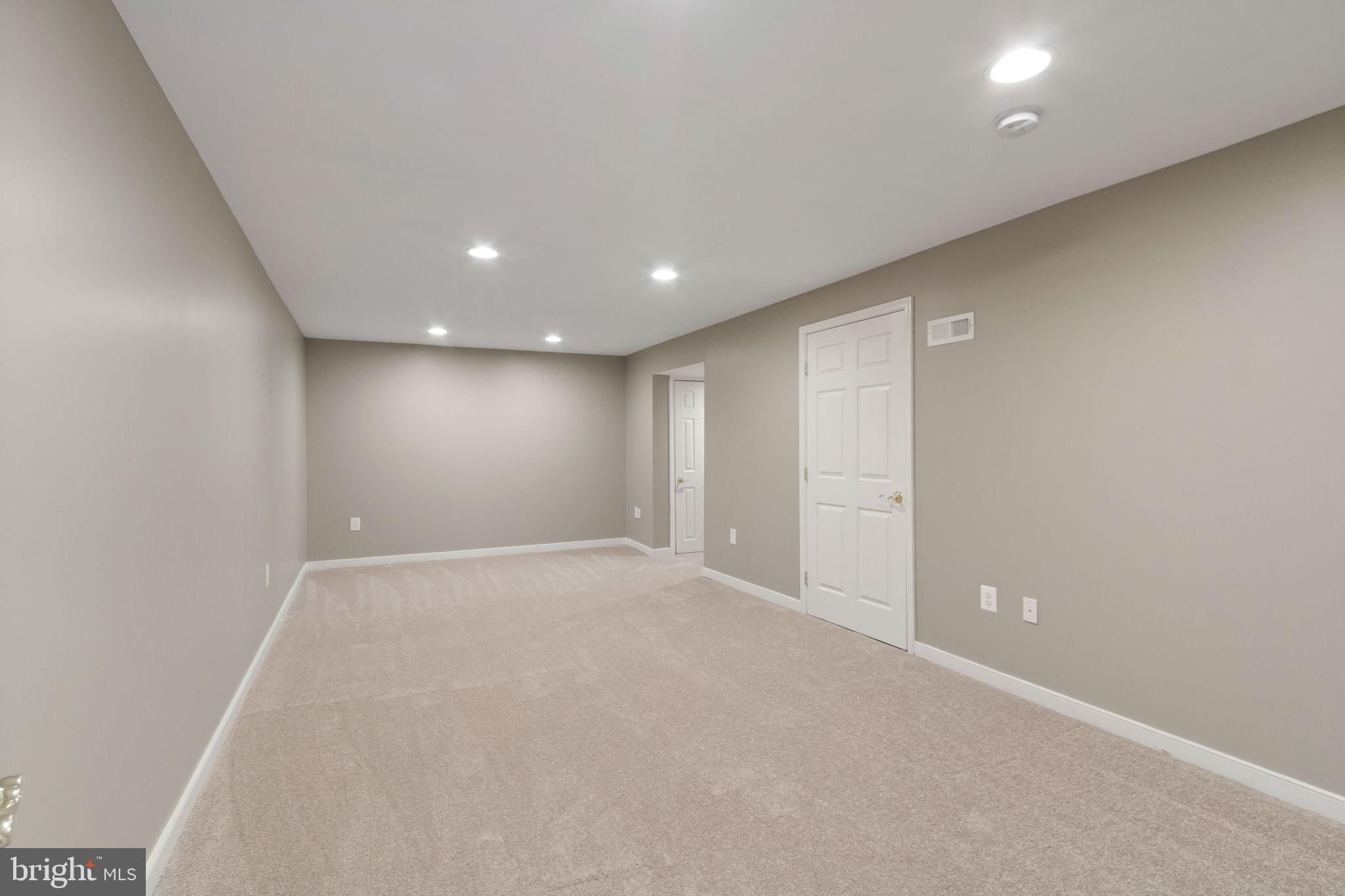 ROYAL OAKS - Residential