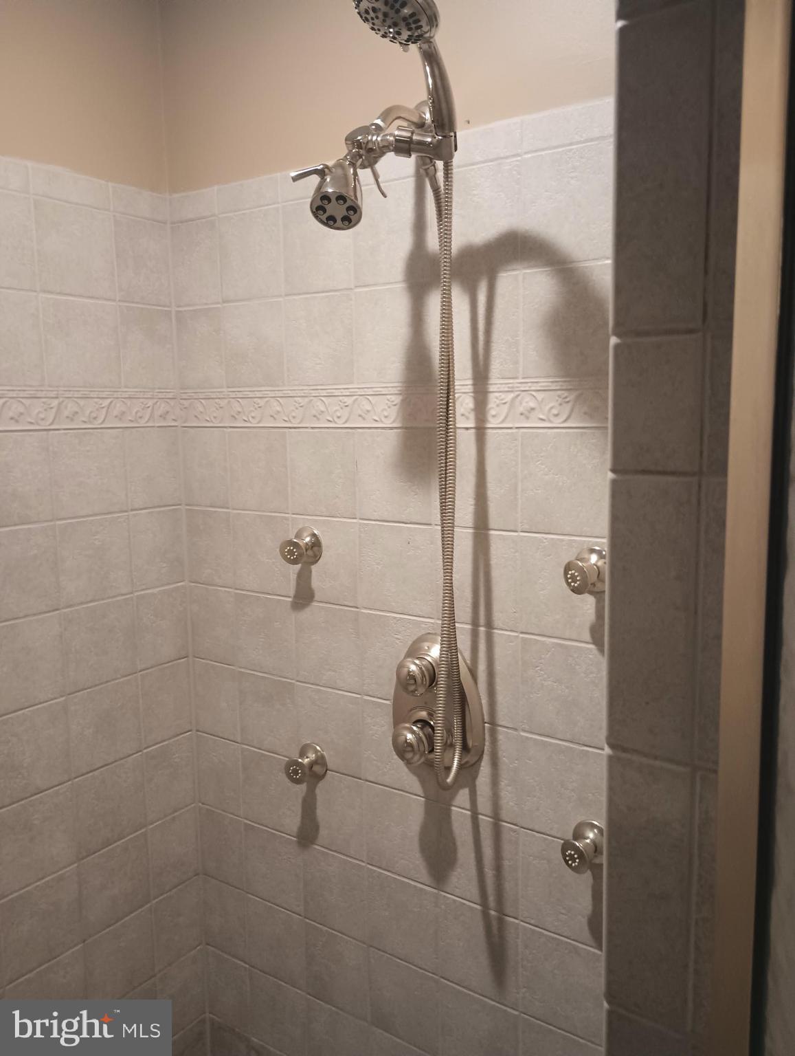 ROYAL OAKS - Residential