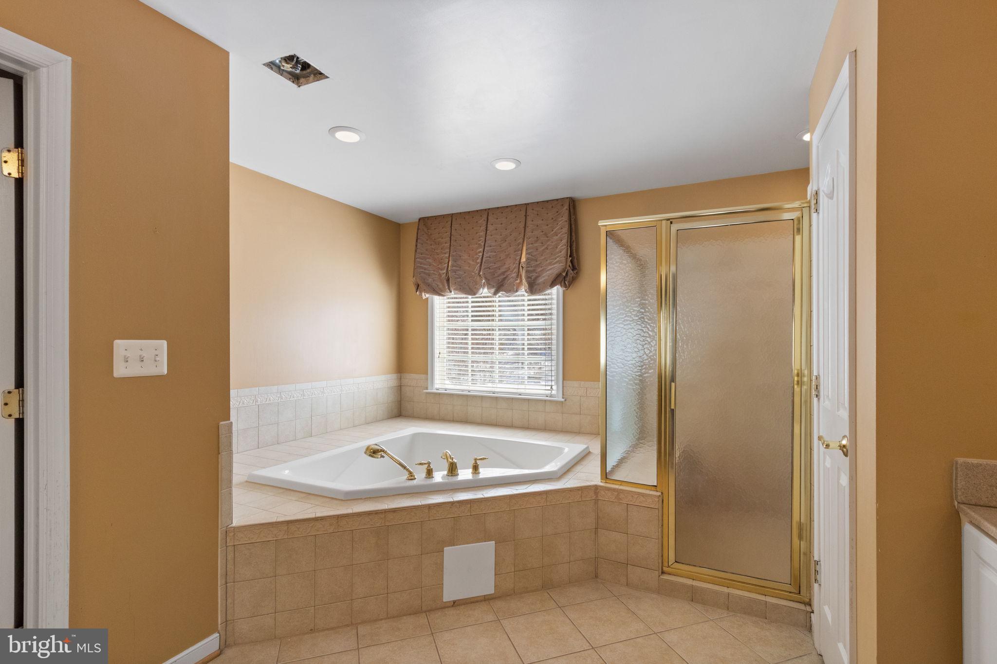 ROYAL OAKS - Residential