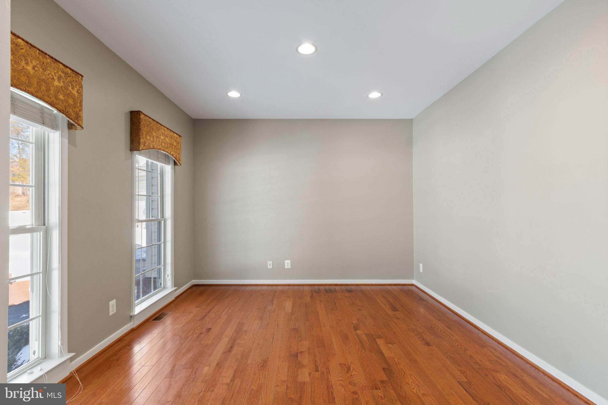 ROYAL OAKS - Residential