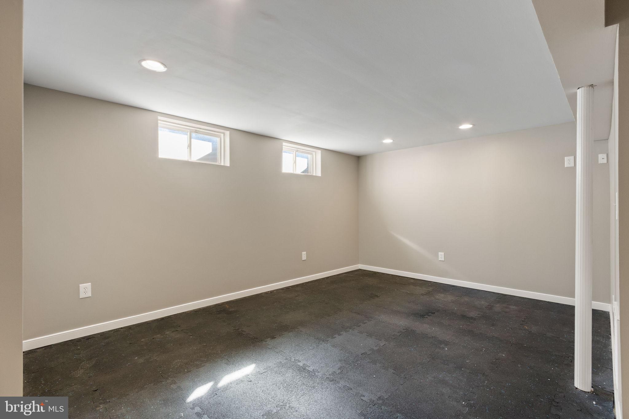 ROYAL OAKS - Residential