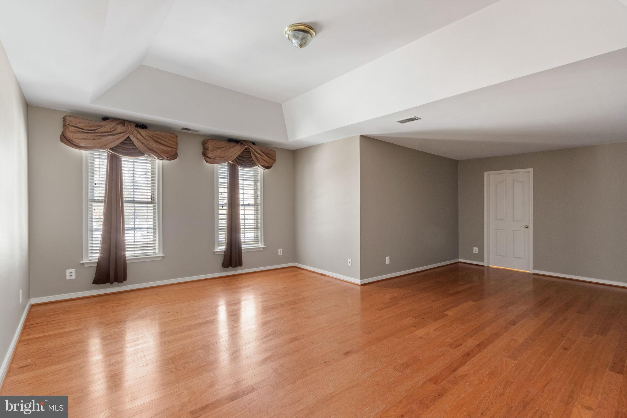 ROYAL OAKS - Residential