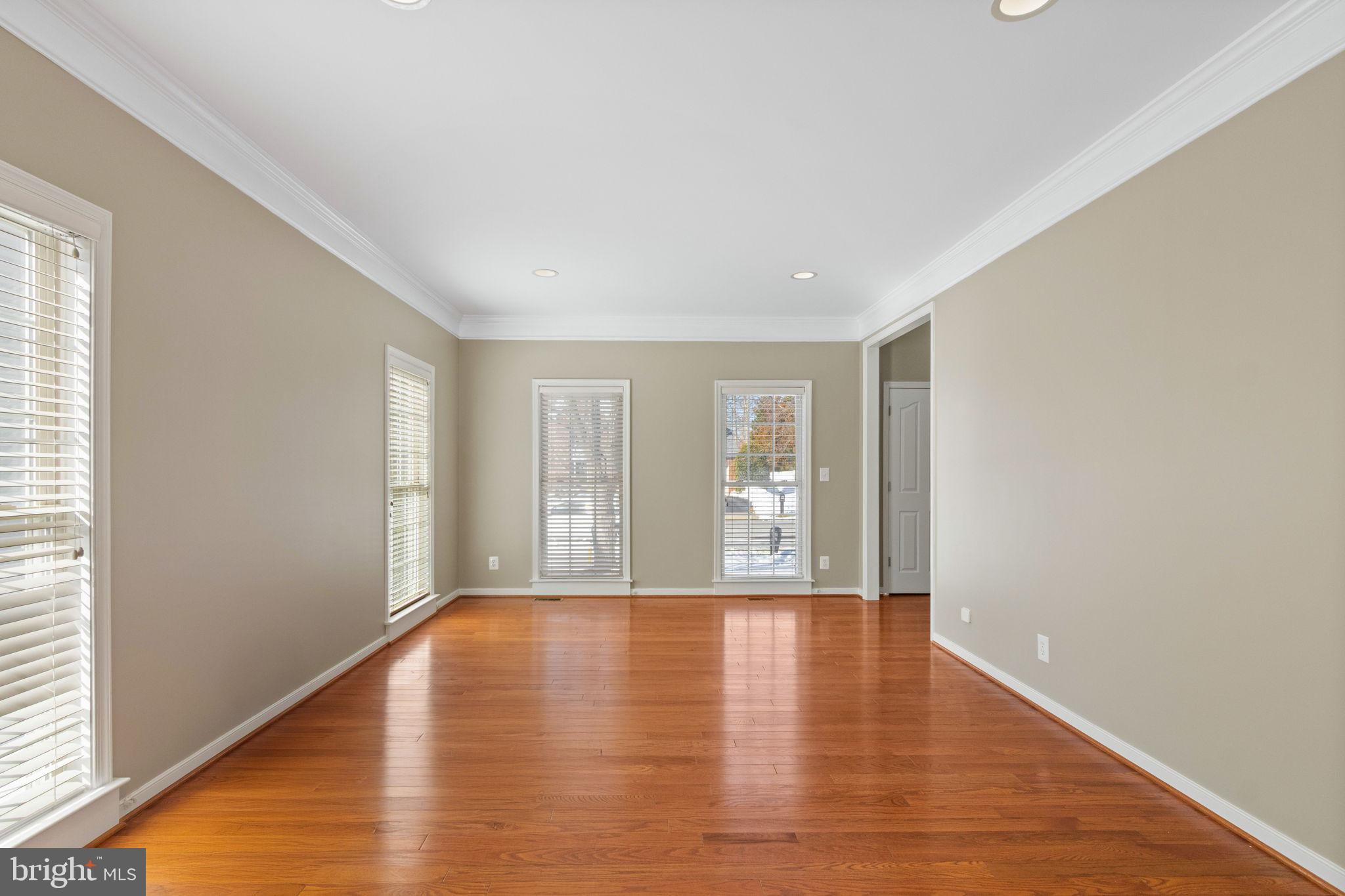 ROYAL OAKS - Residential