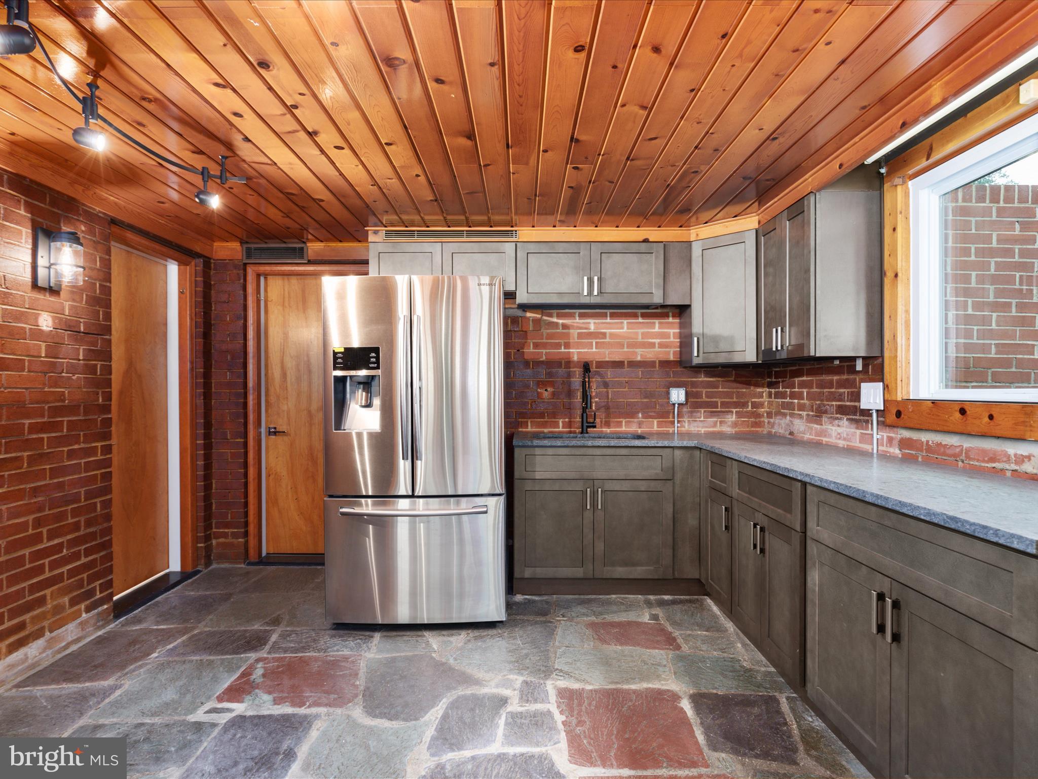 WESTGROVE - Residential Lease