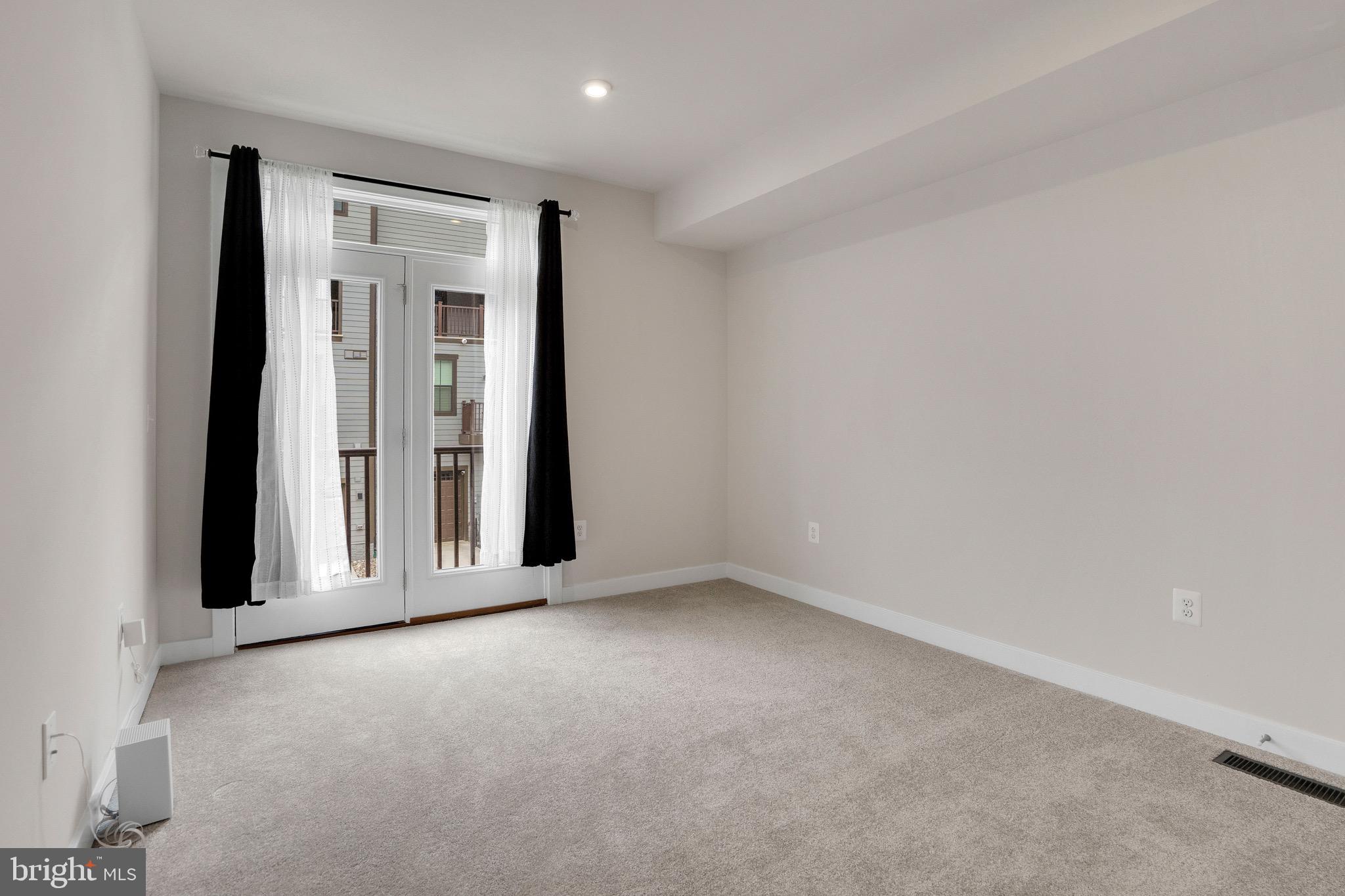 POTOMAC SHORES - Residential Lease