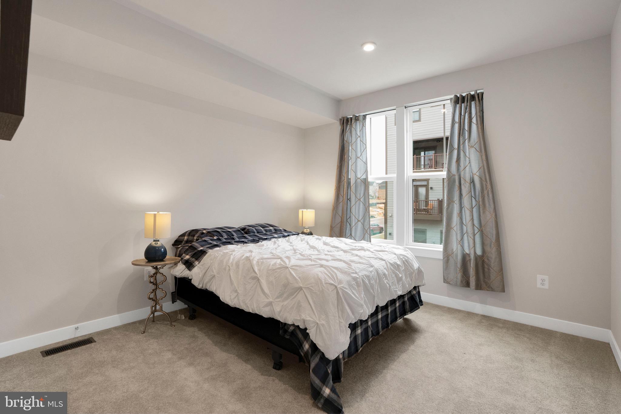 POTOMAC SHORES - Residential Lease