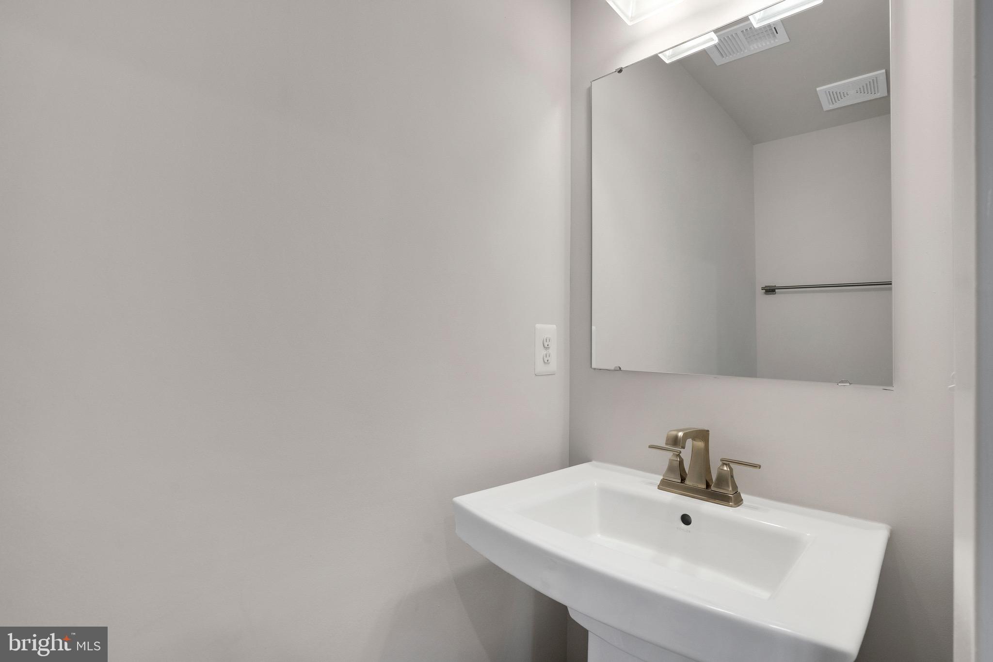 POTOMAC SHORES - Residential Lease