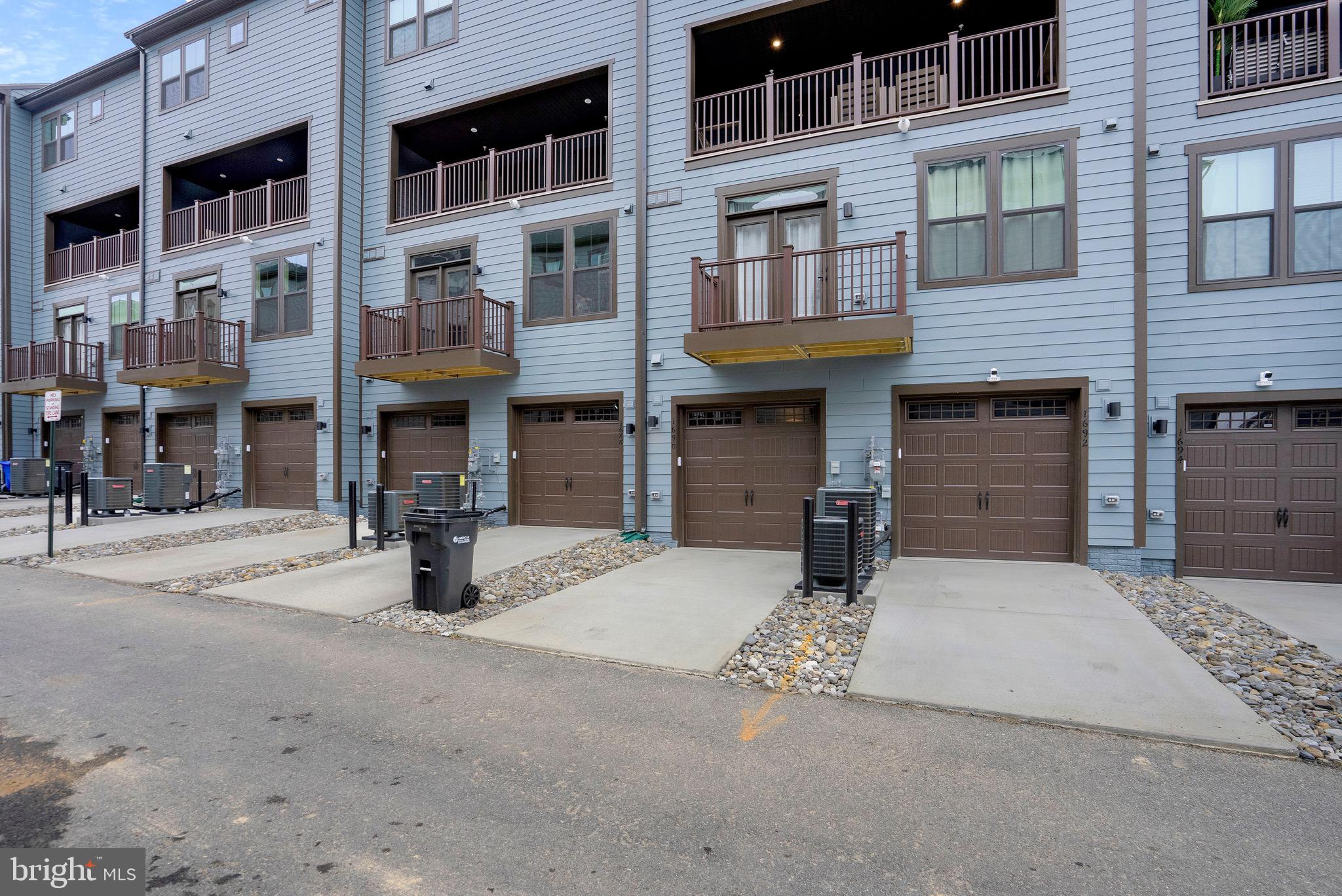 POTOMAC SHORES - Residential Lease