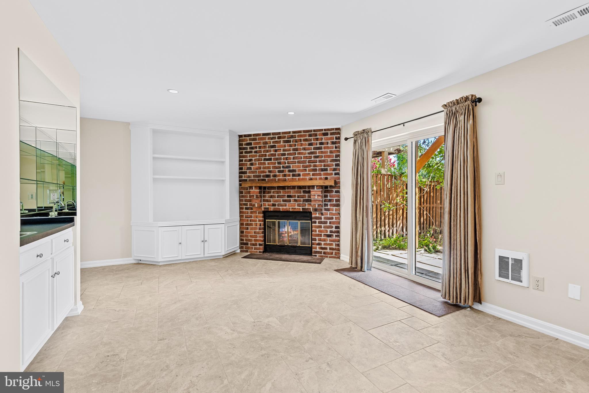 LOVETON FARMS - Residential Lease