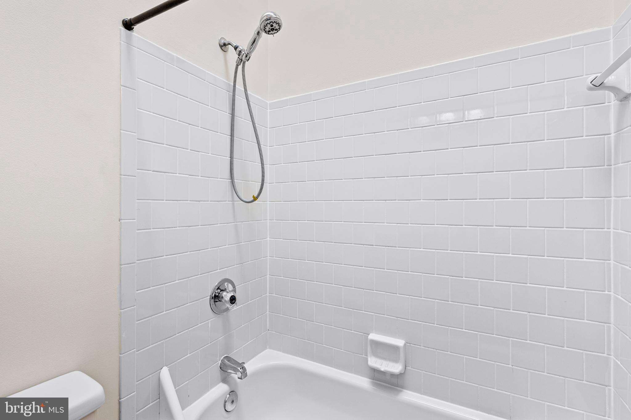 LOVETON FARMS - Residential Lease