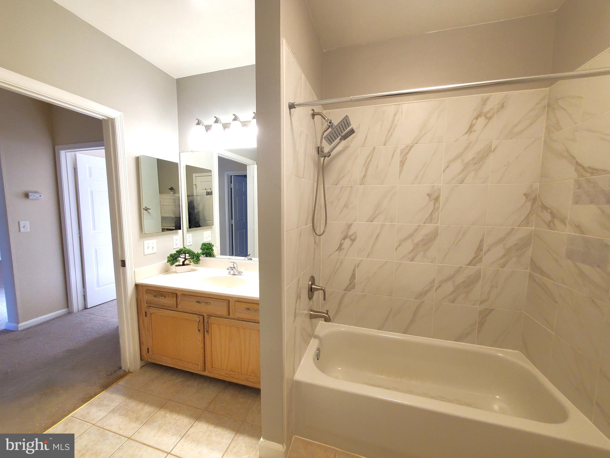 STONEHAVEN MEWS IN CROFTON VILLAGE - Residential Lease