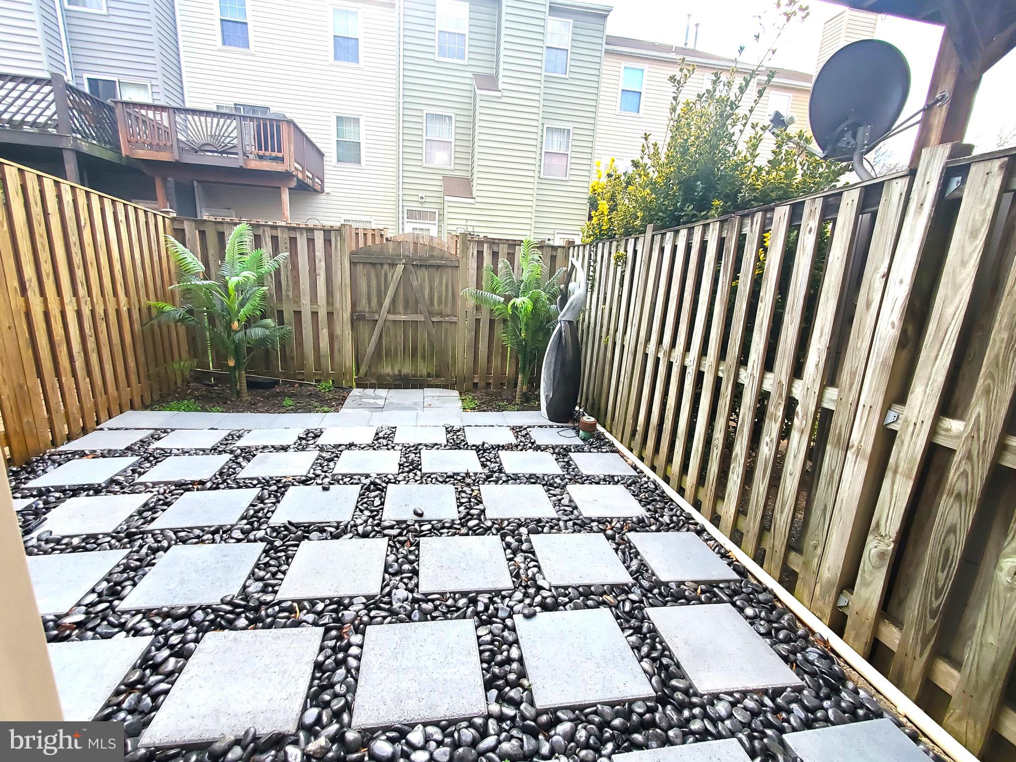 STONEHAVEN MEWS IN CROFTON VILLAGE - Residential Lease