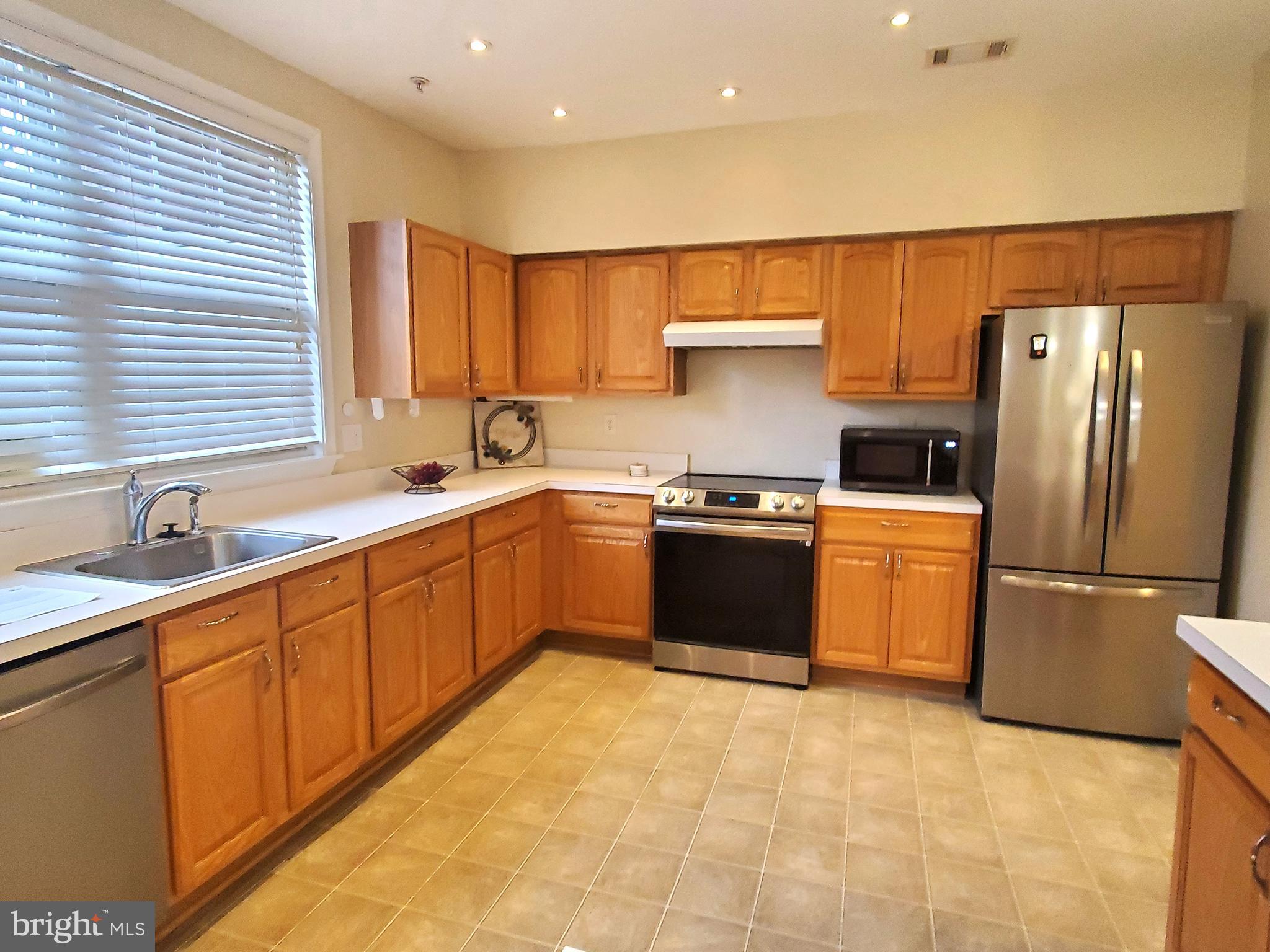 STONEHAVEN MEWS IN CROFTON VILLAGE - Residential Lease