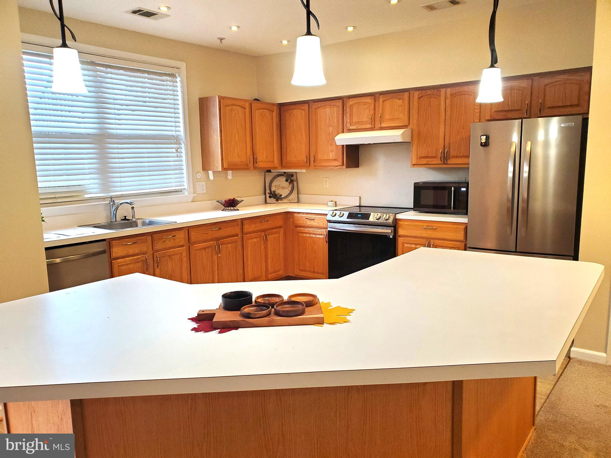 STONEHAVEN MEWS IN CROFTON VILLAGE - Residential Lease