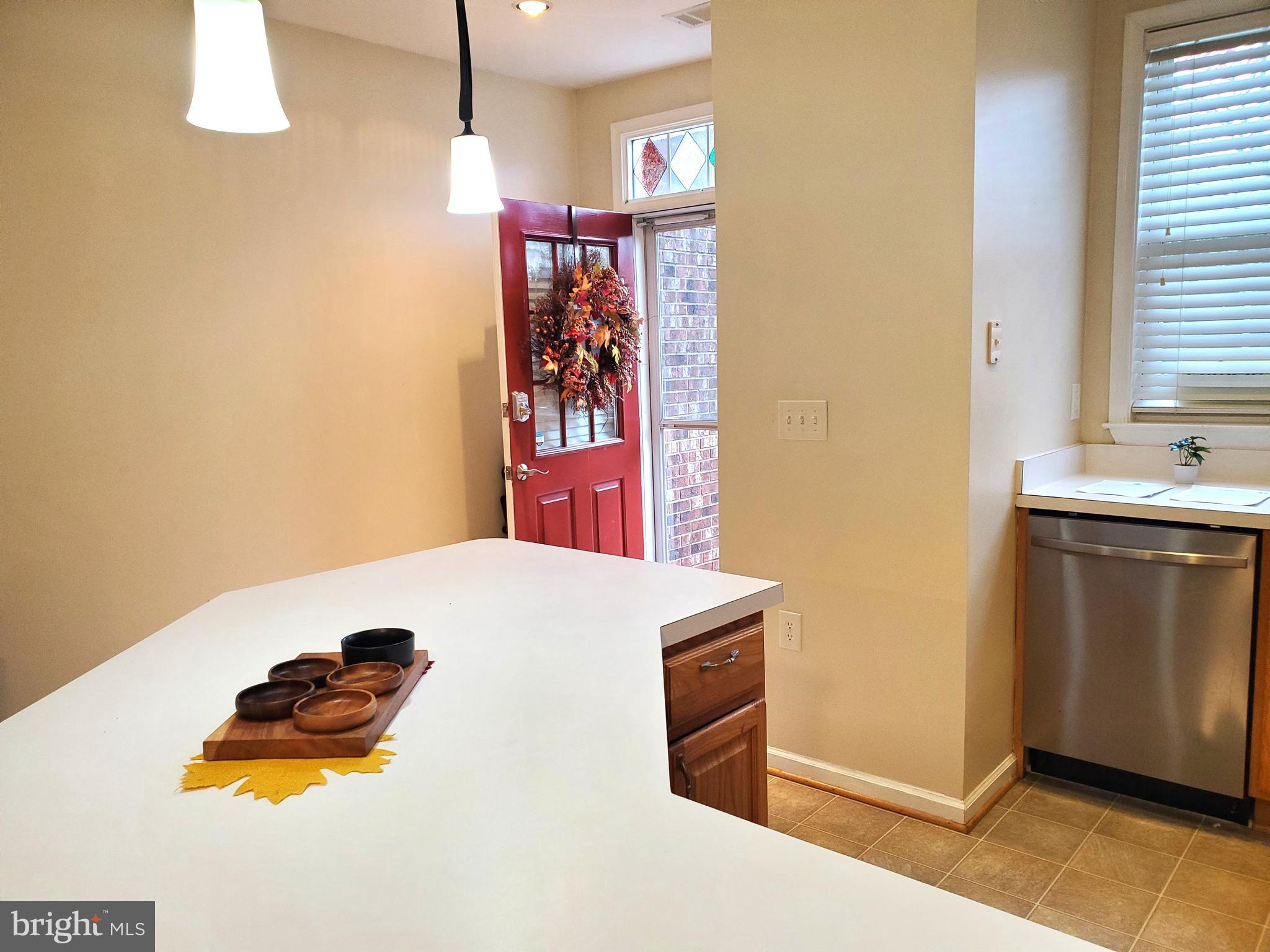 STONEHAVEN MEWS IN CROFTON VILLAGE - Residential Lease