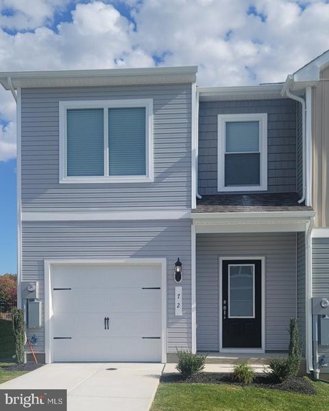 72 PADDINGTON STREET FALLING WATERS WV 25419