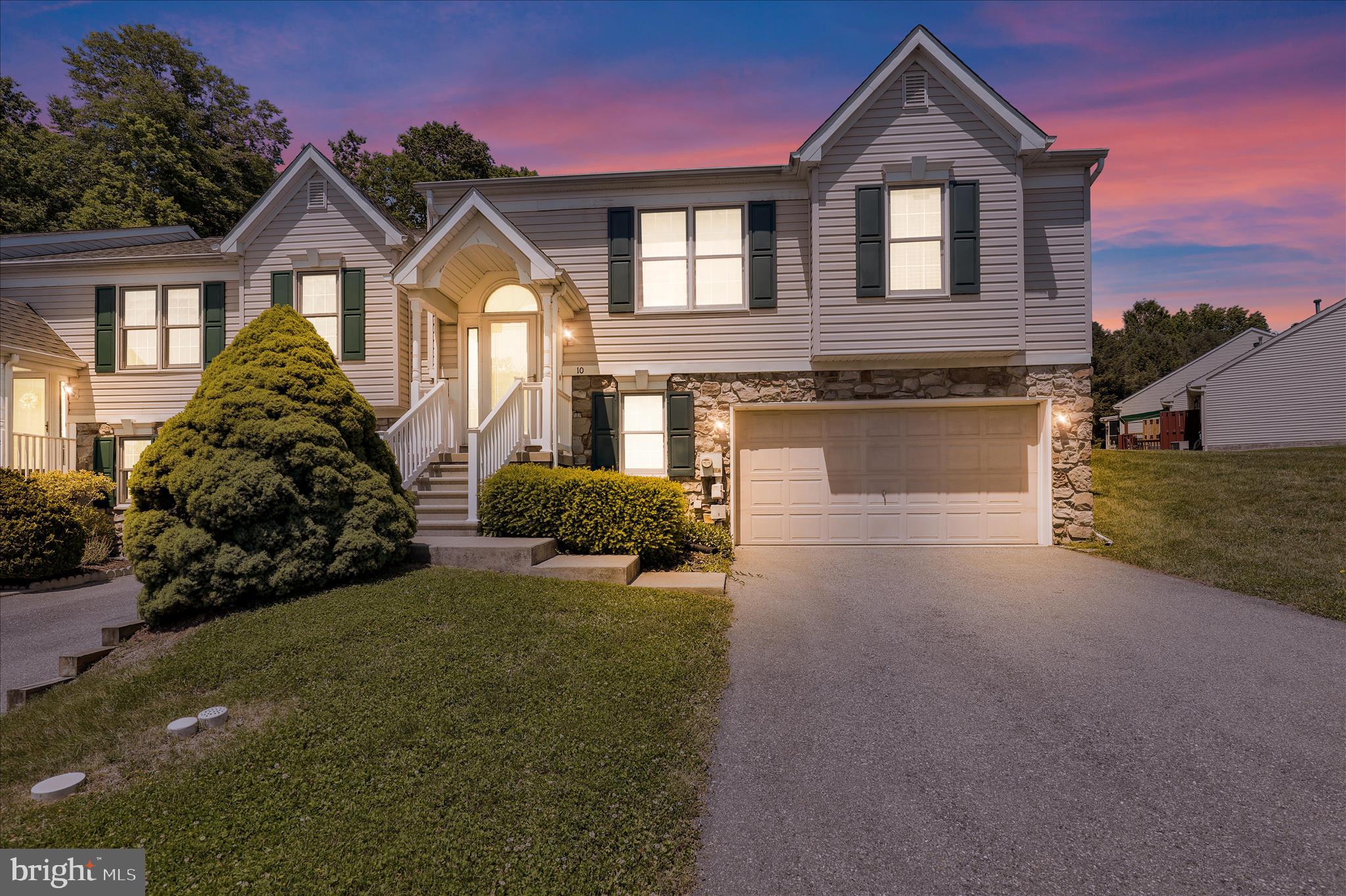 10 CREEKSIDE DRIVE